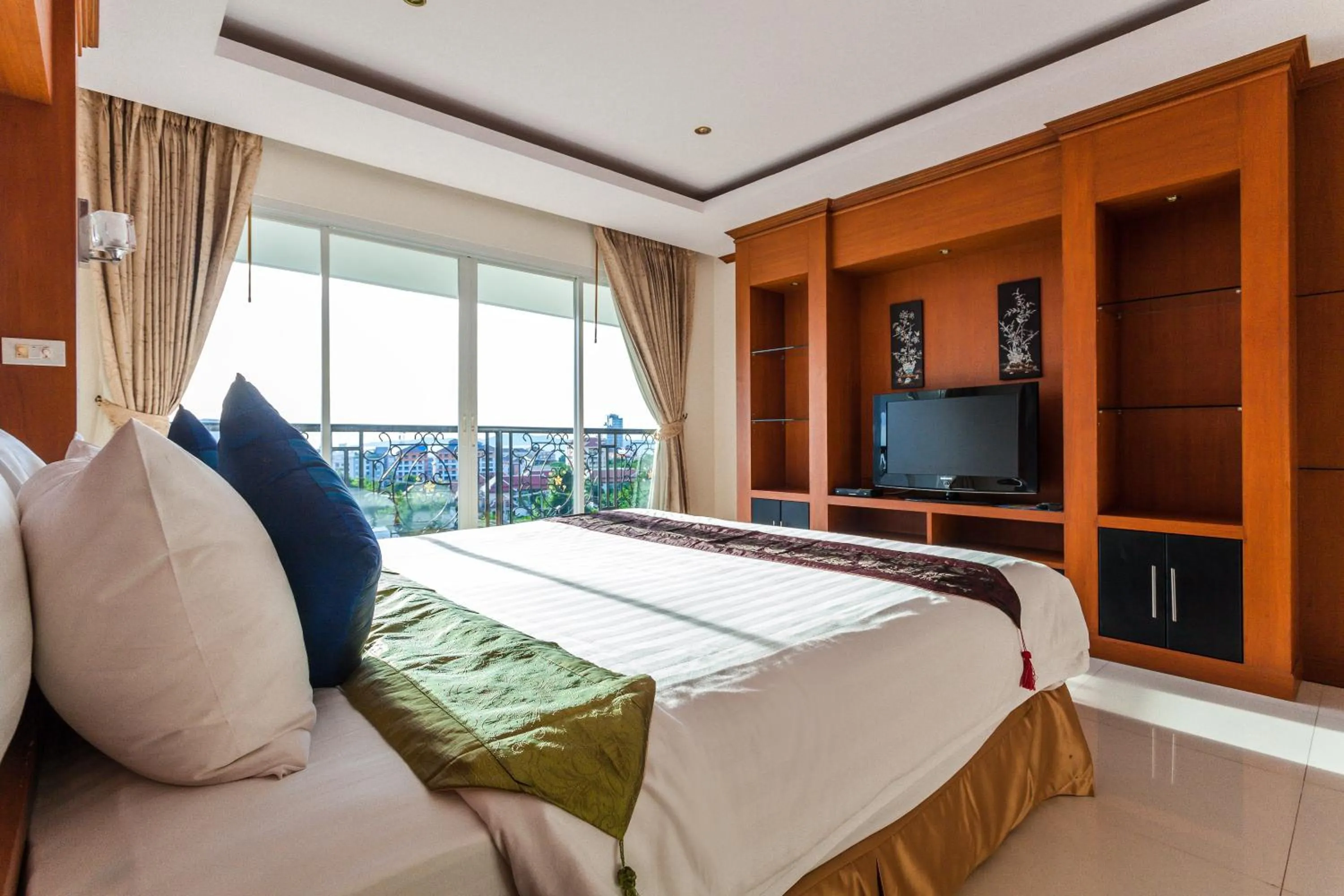 Bed in Tara Court Hotel