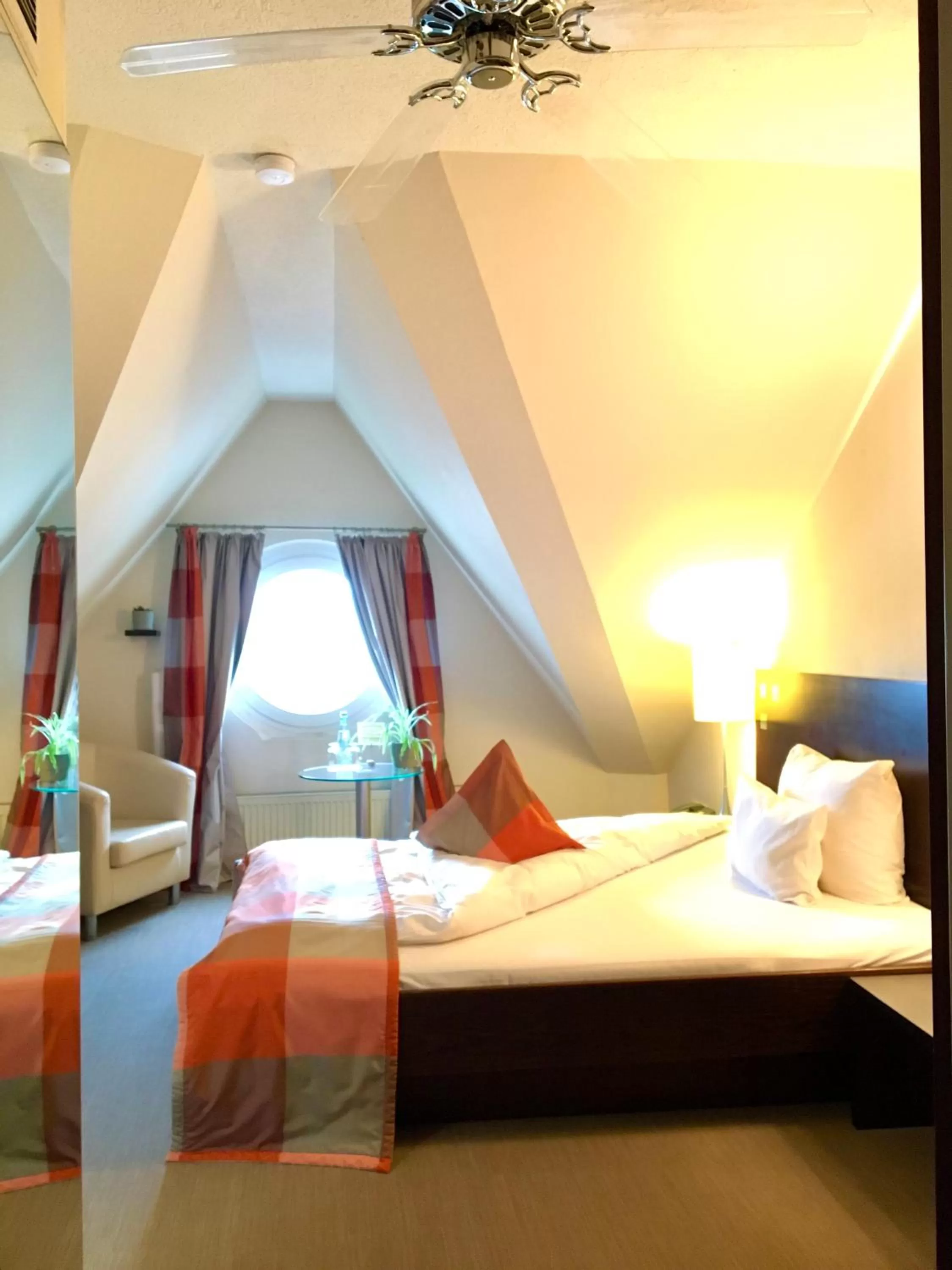 Photo of the whole room, Bed in Hotel Stein - Schiller's Manufaktur