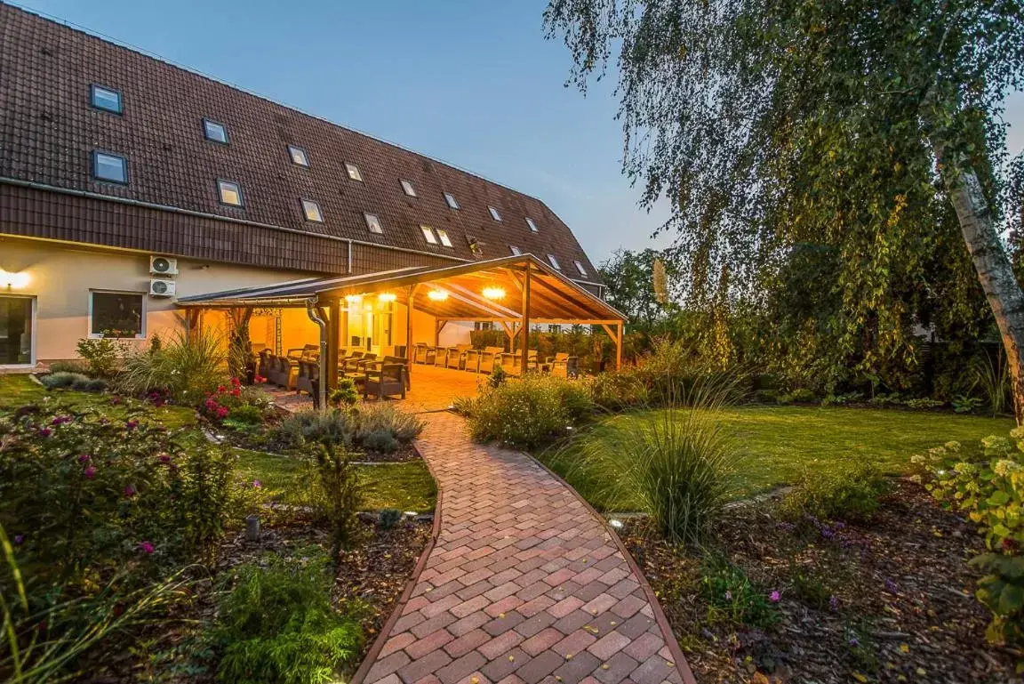 Árnyas Panzió Gödöllő Árnyas Panzió Gödöllő