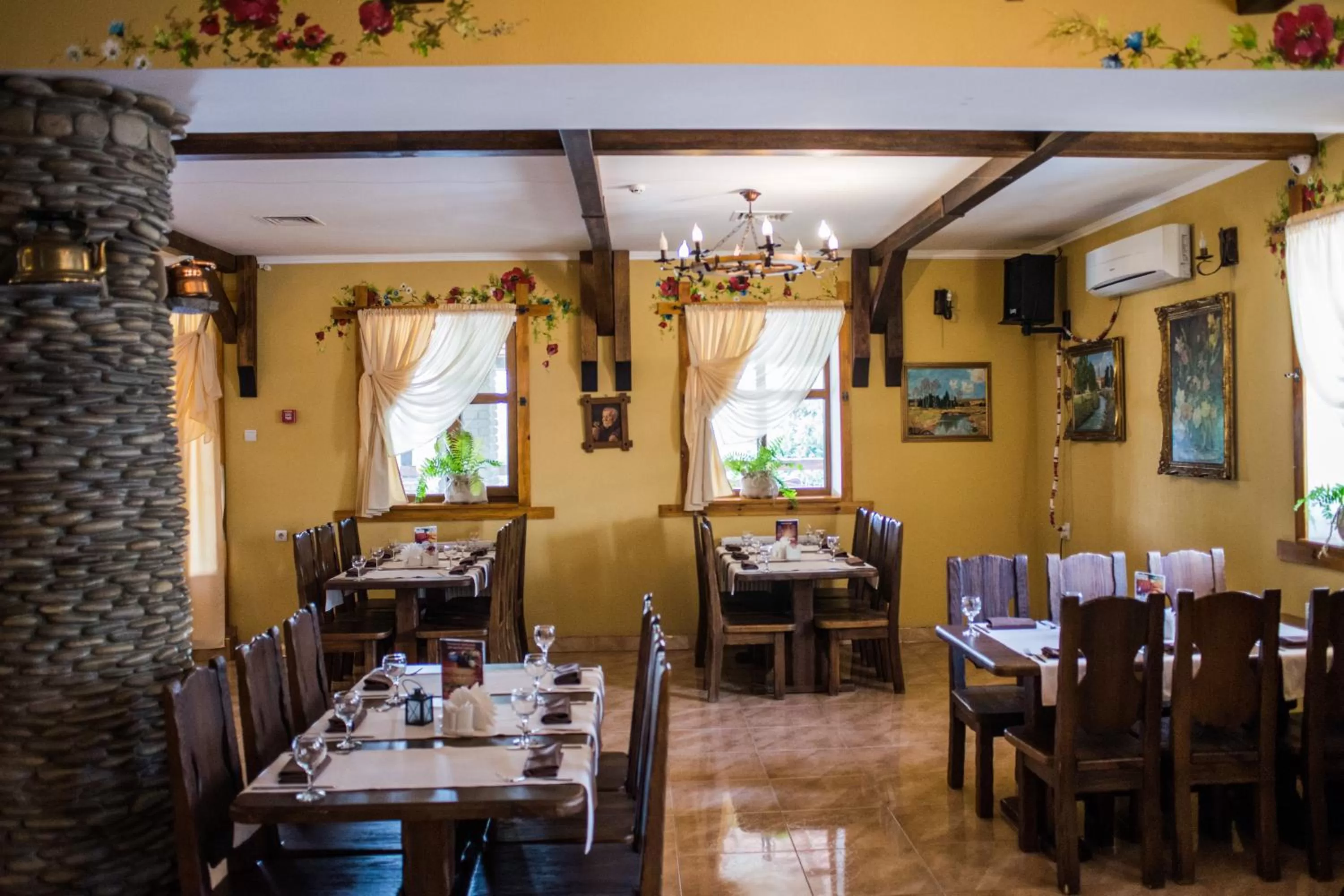 Restaurant/Places to Eat in Stara Vezha Hotel
