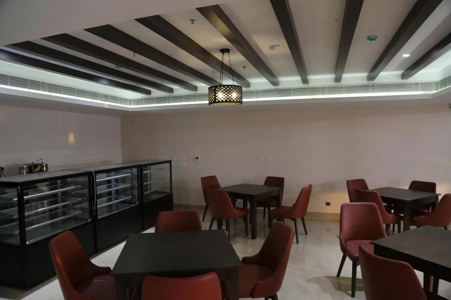 Restaurant/Places to Eat in Hotel Skanda Palace