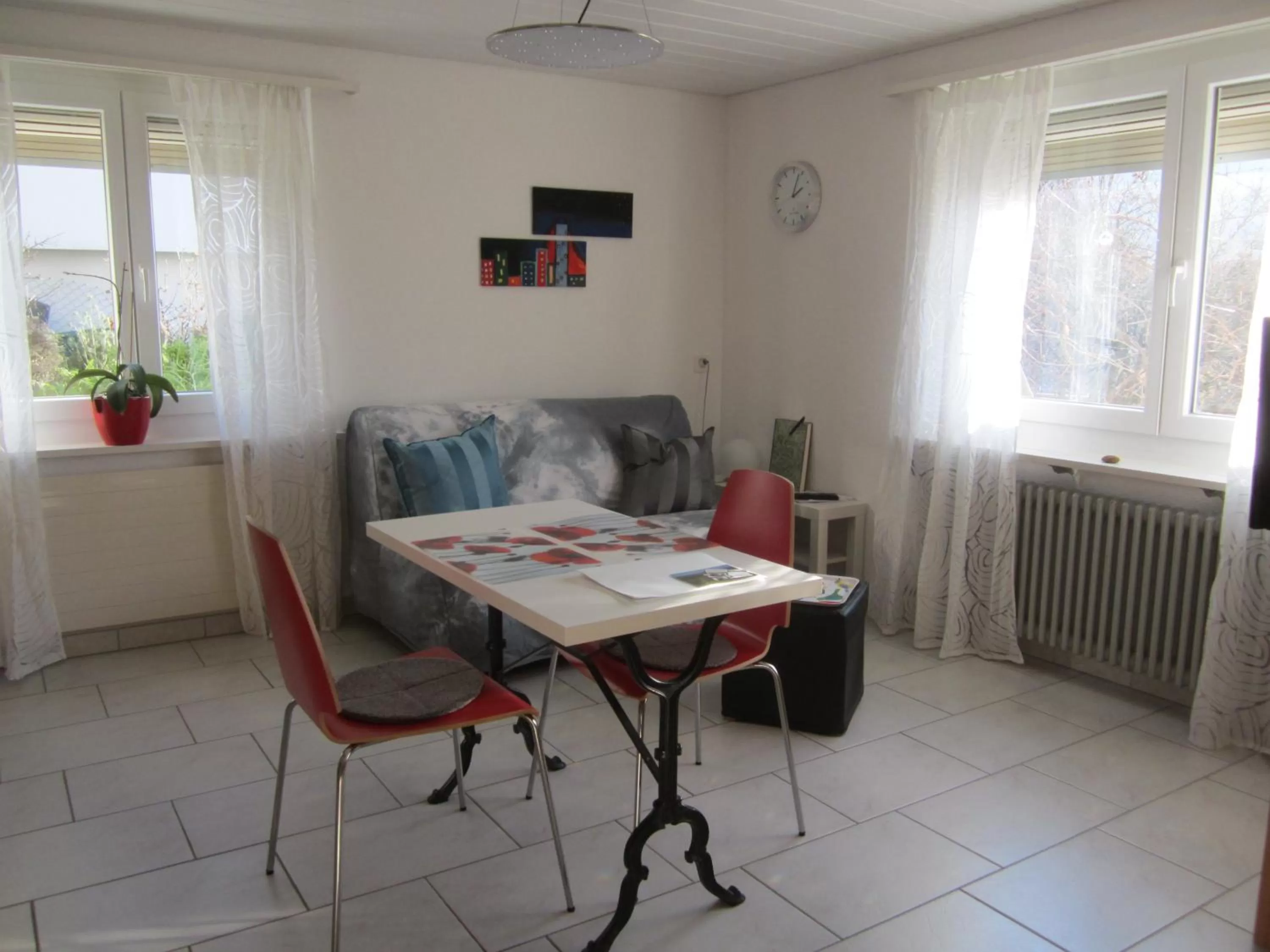 Photo of the whole room, Dining Area in BnB Mönthal im Jurapark