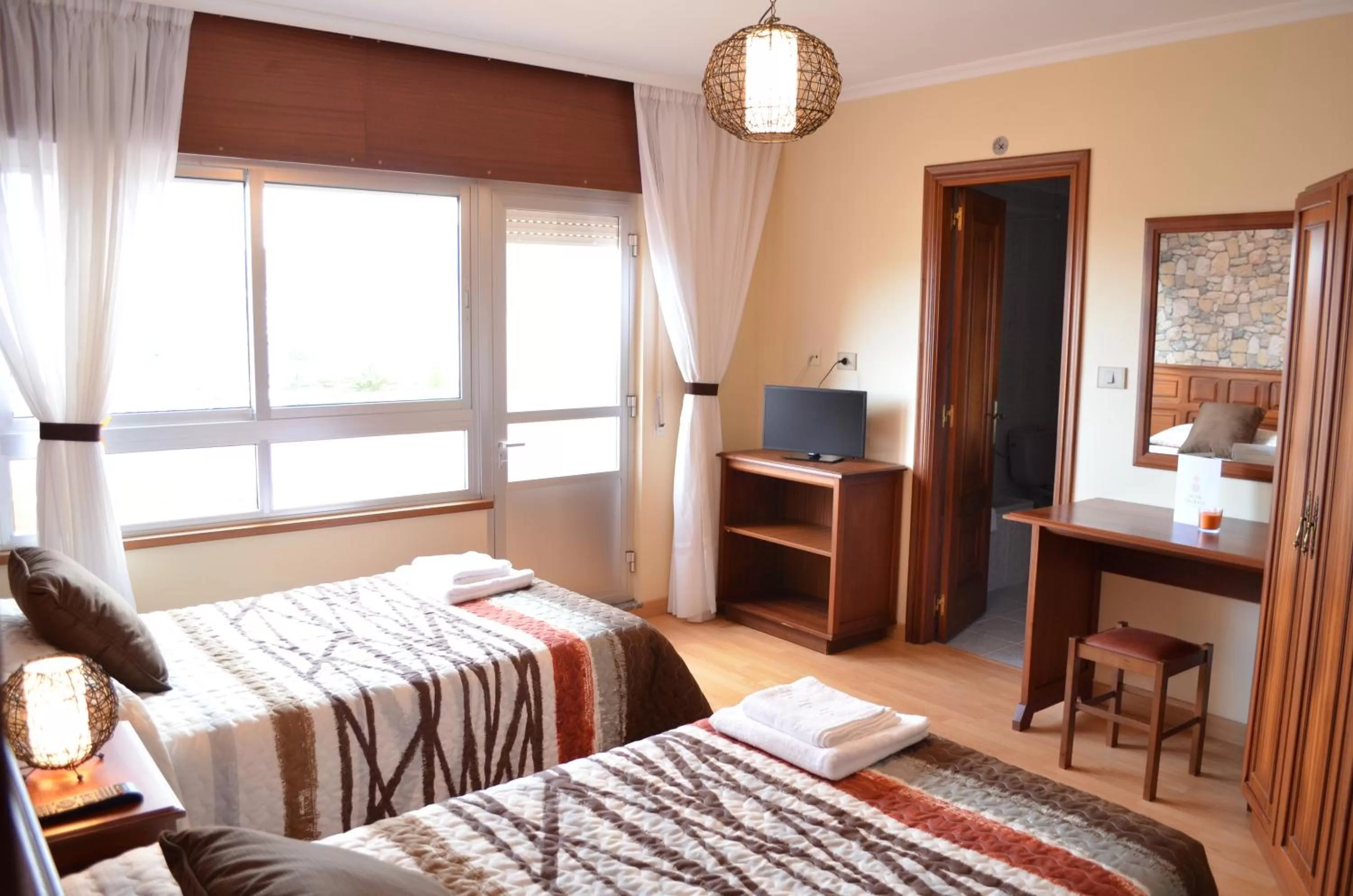 Day, Bed in Hotel Celta Galaico