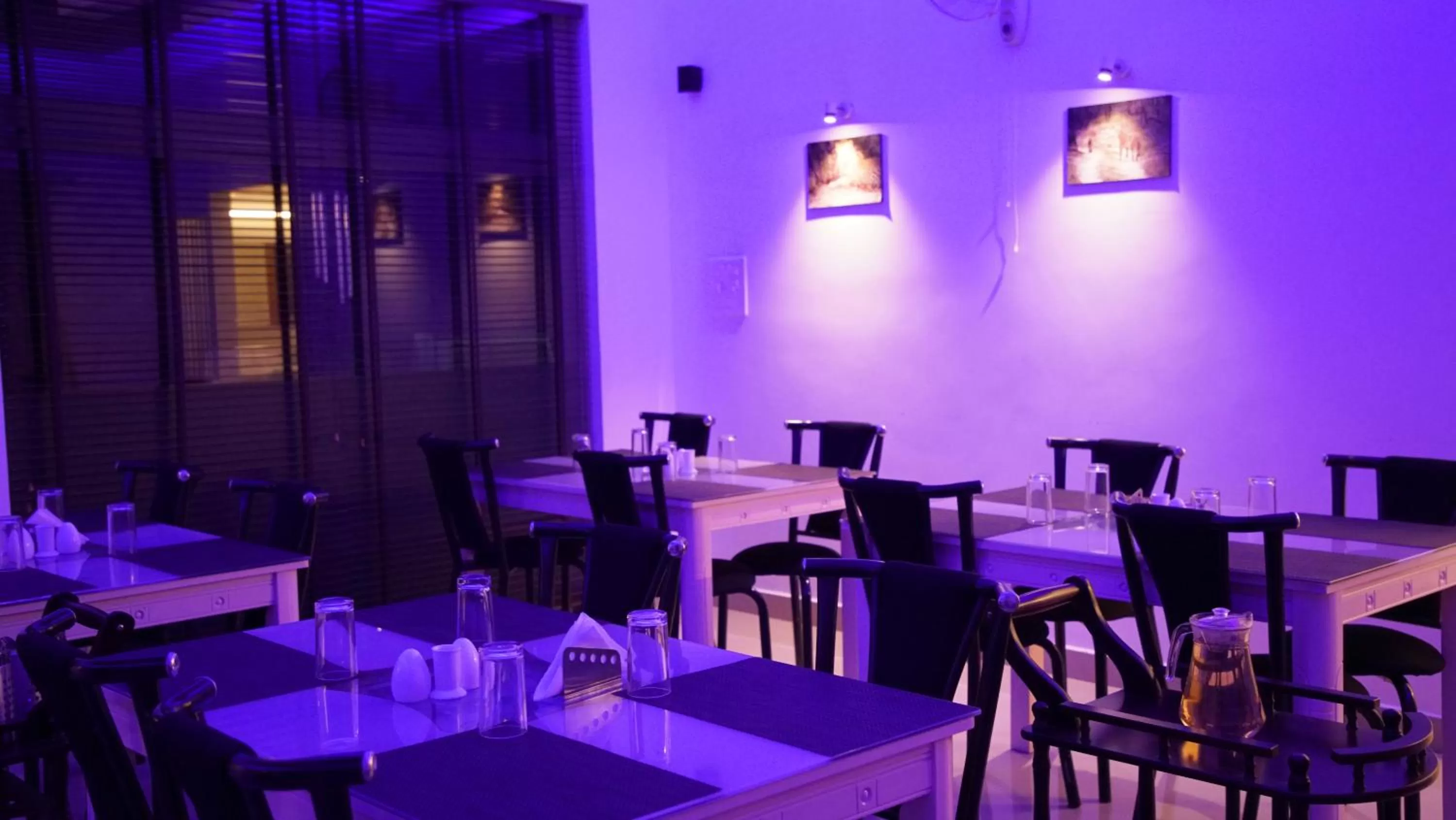 Restaurant/Places to Eat in Woodrose Resort