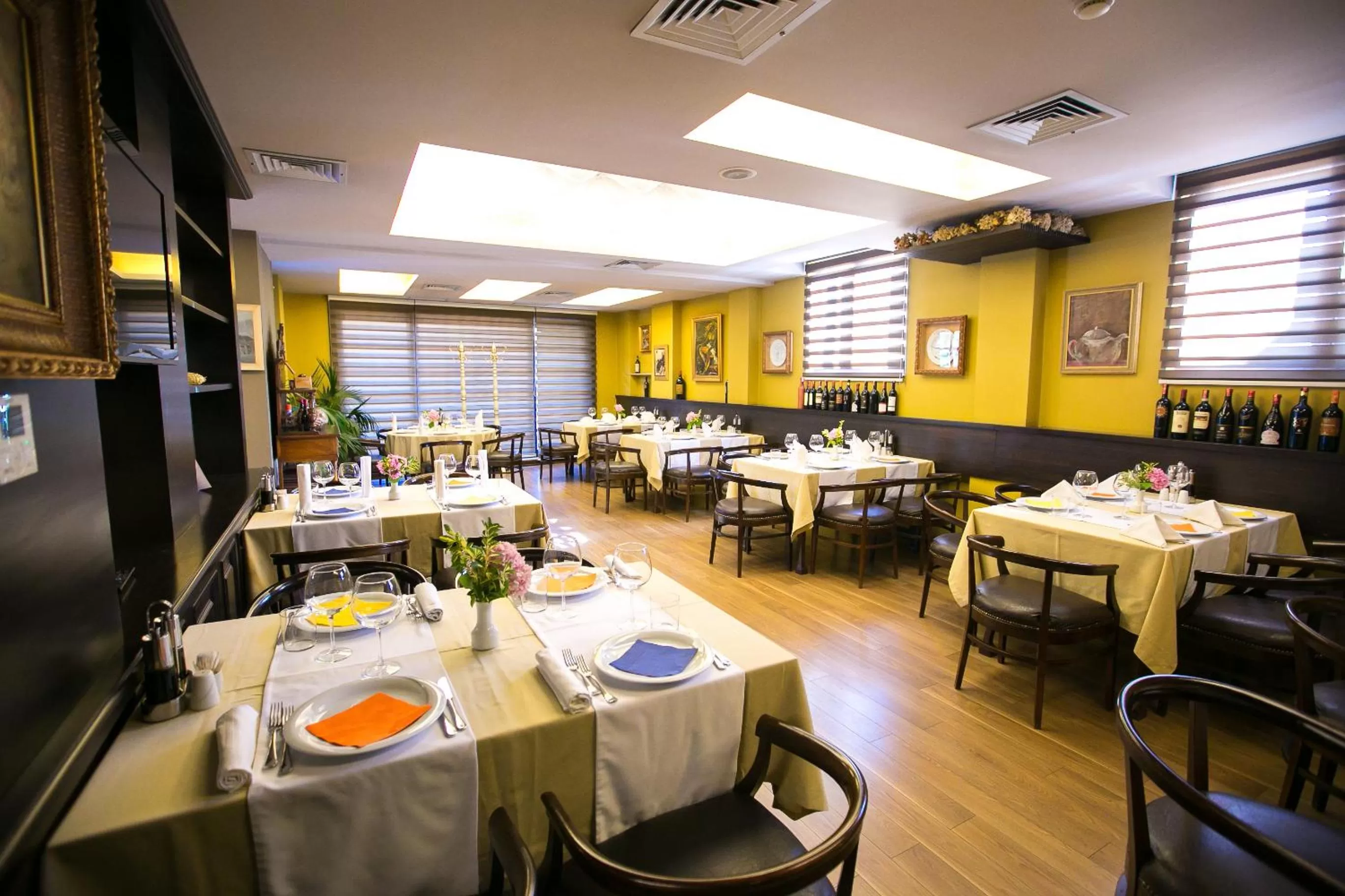 Restaurant/places to eat in Hotel Victoria Tirana