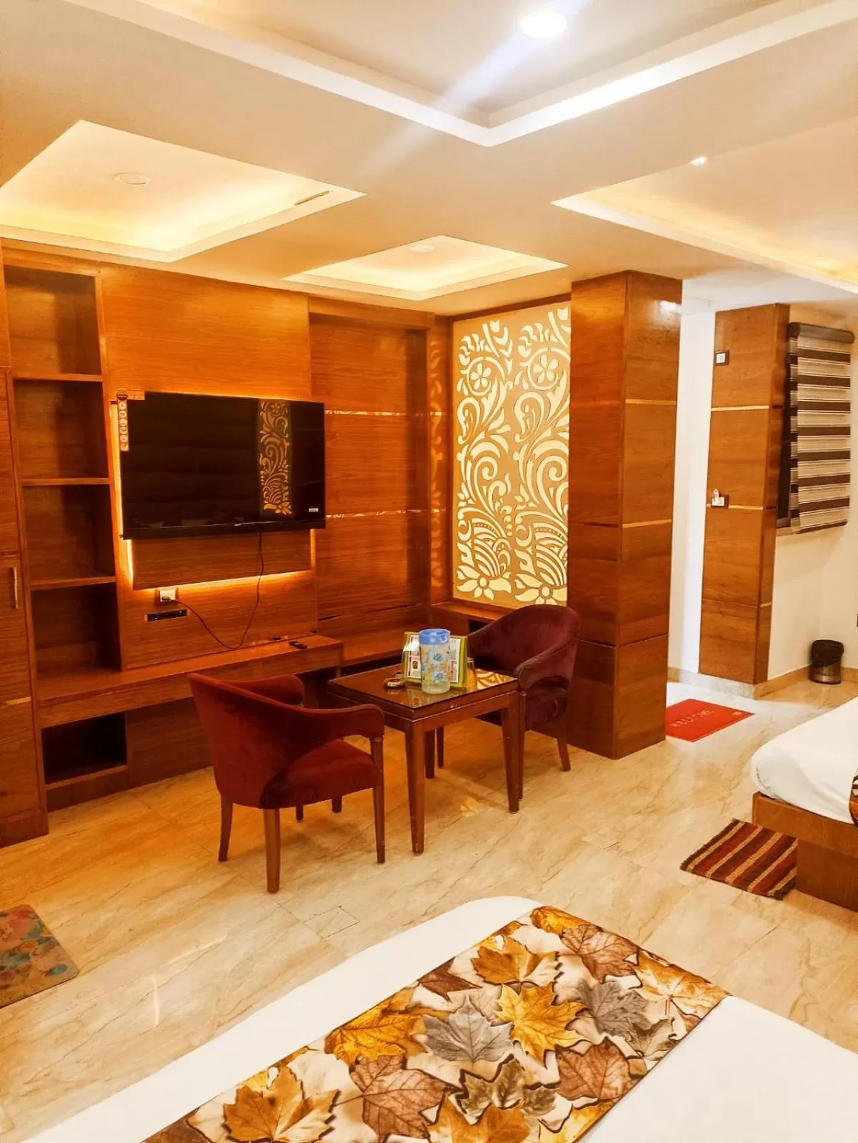 TV and multimedia in The Hotel Mohit -5 Minutes Walk From New Delhi Railway Station - Paharganj