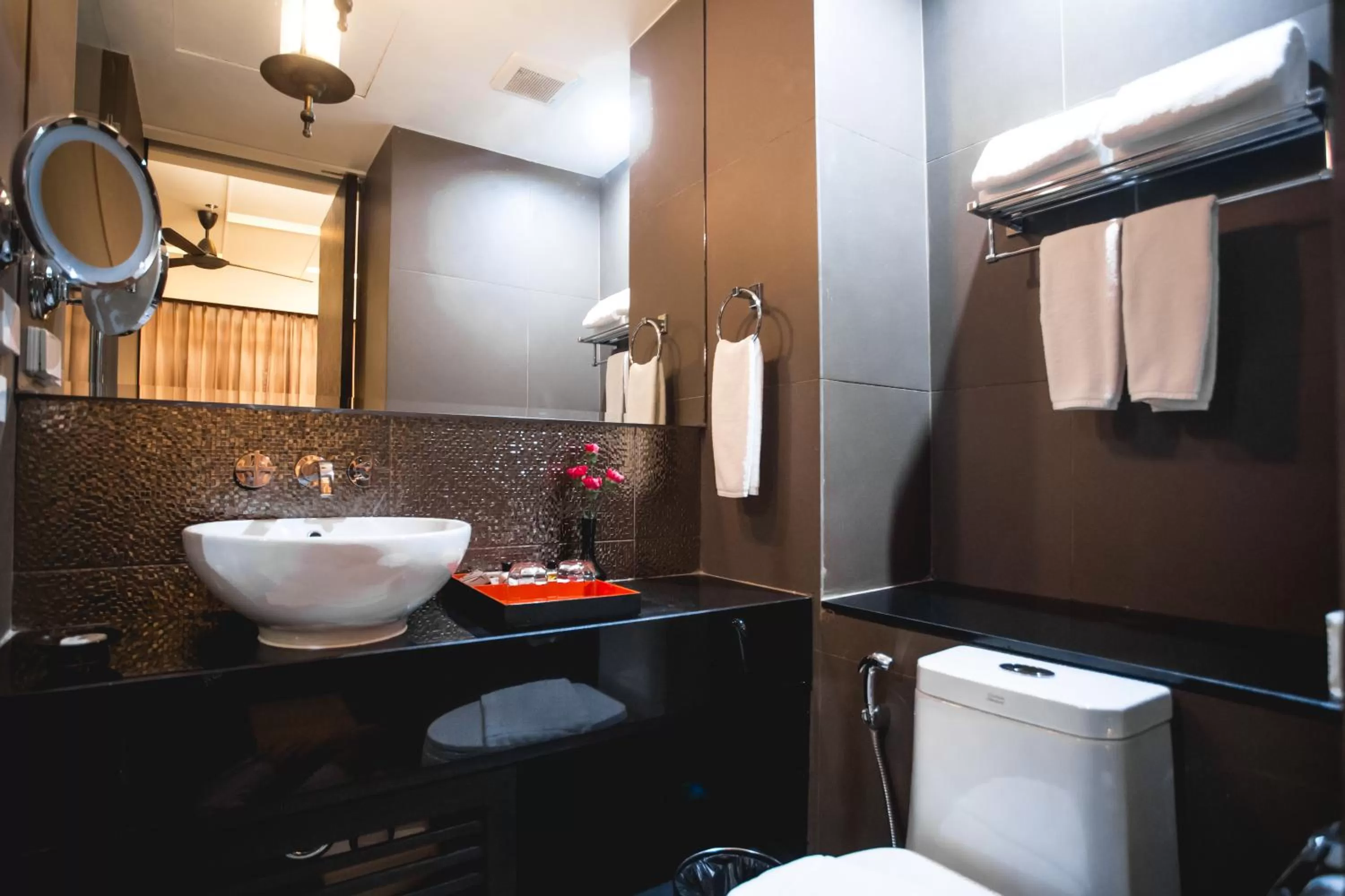 Toilet in De Chai Oriental Nimman - SHA Plus