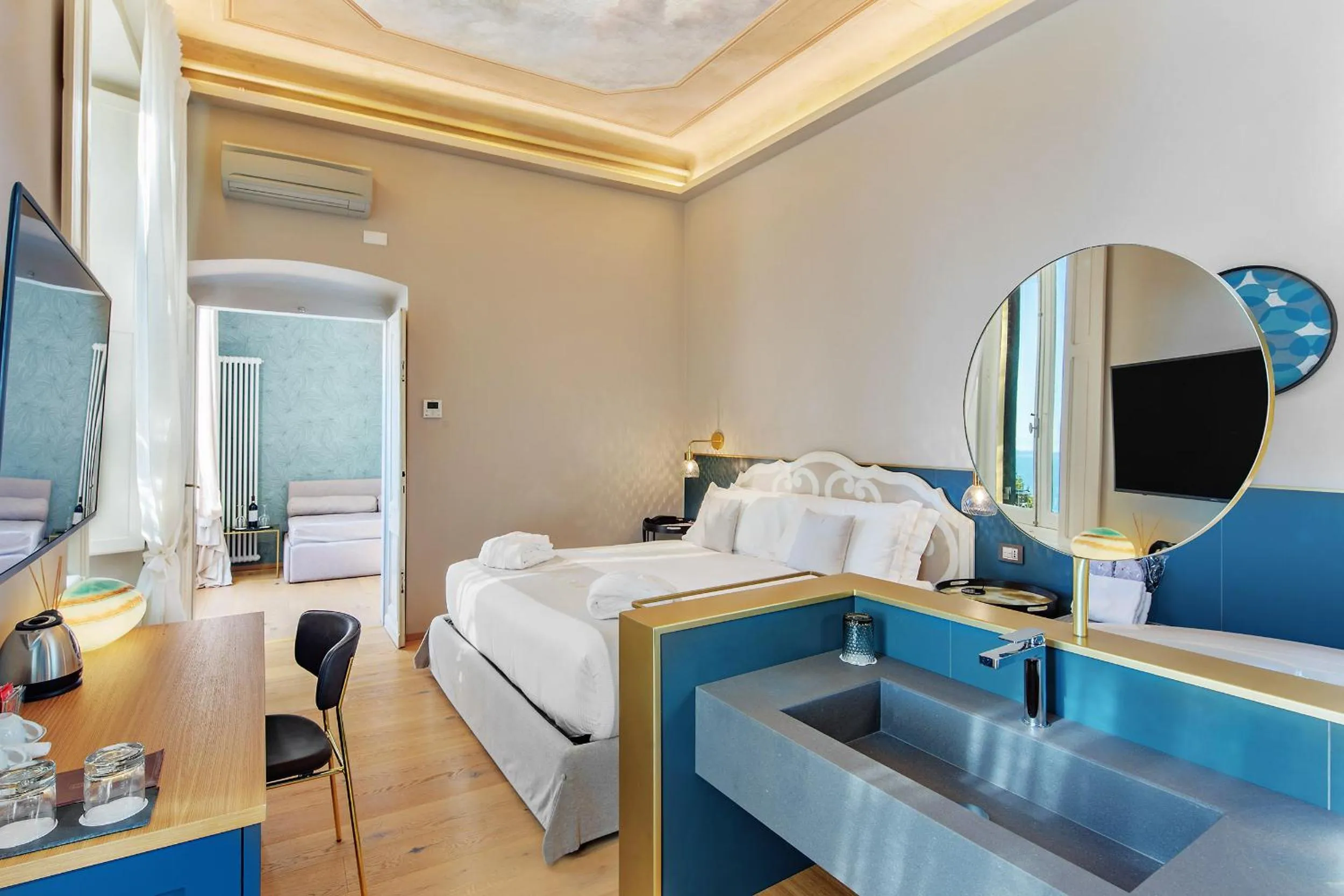 Bedroom, Bed in Villa Riviera Resort