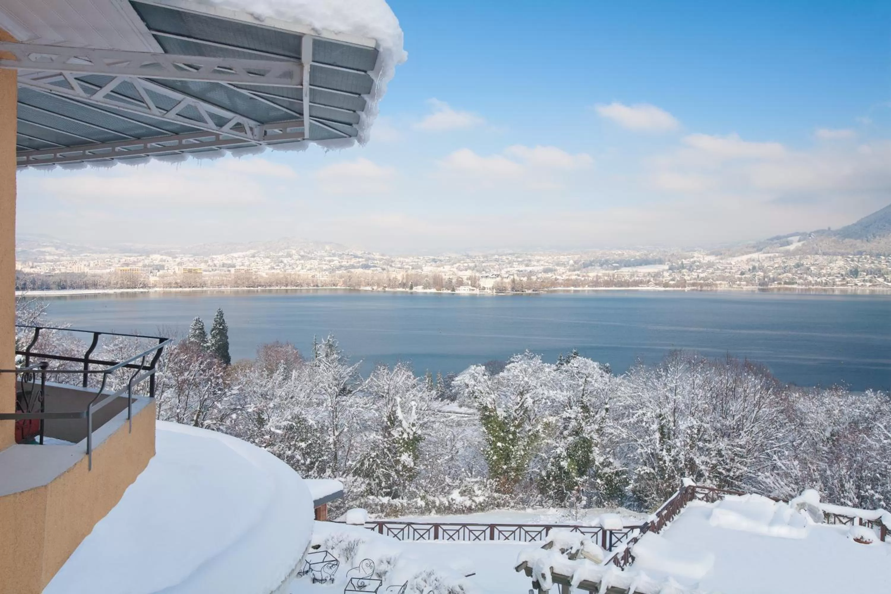Lake view in Les Trésoms Lake and Spa Resort