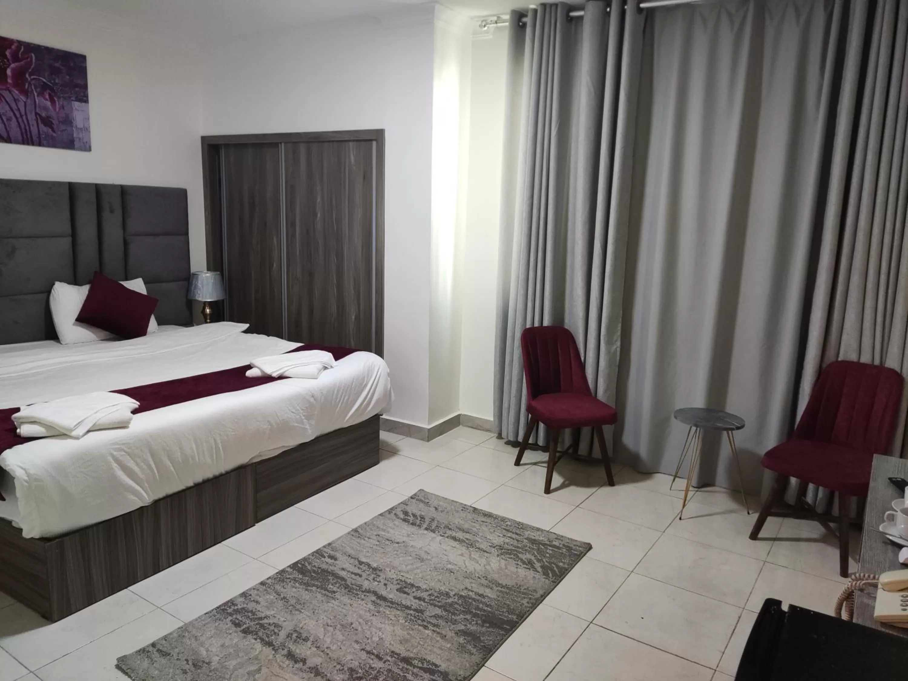 Bed in Golden Plaza Hotel