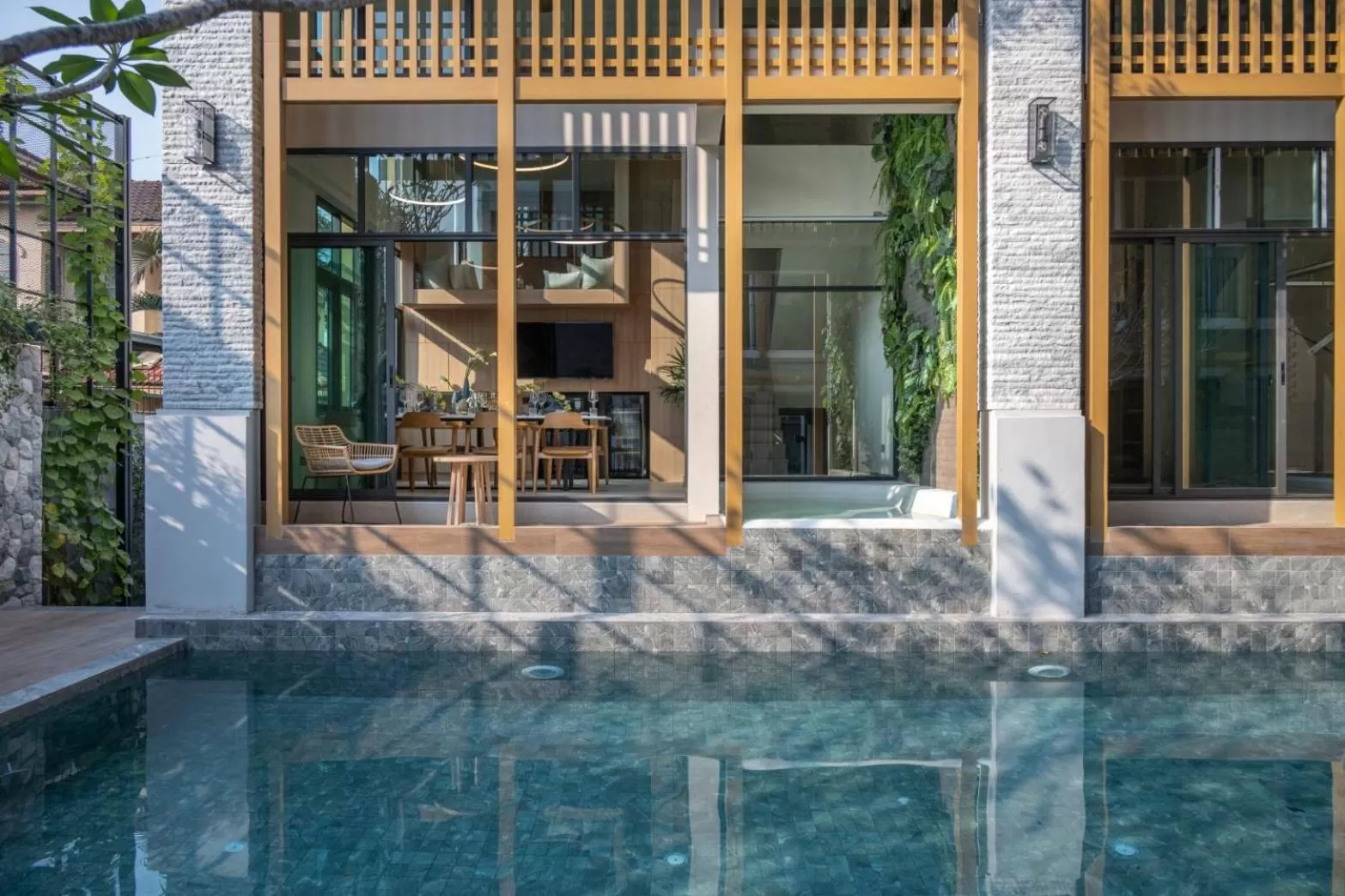Pool view in SHAN Villas Sukhumvit ฌานวิลล่า สุขุมวิท