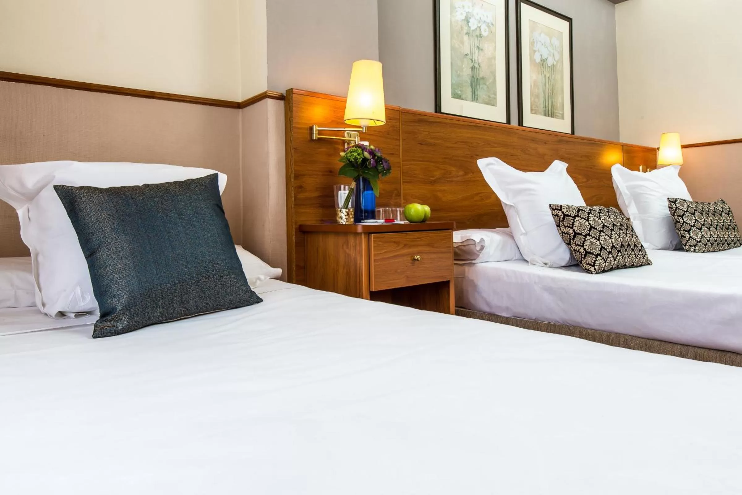 Bed in Leonardo Hotel Granada