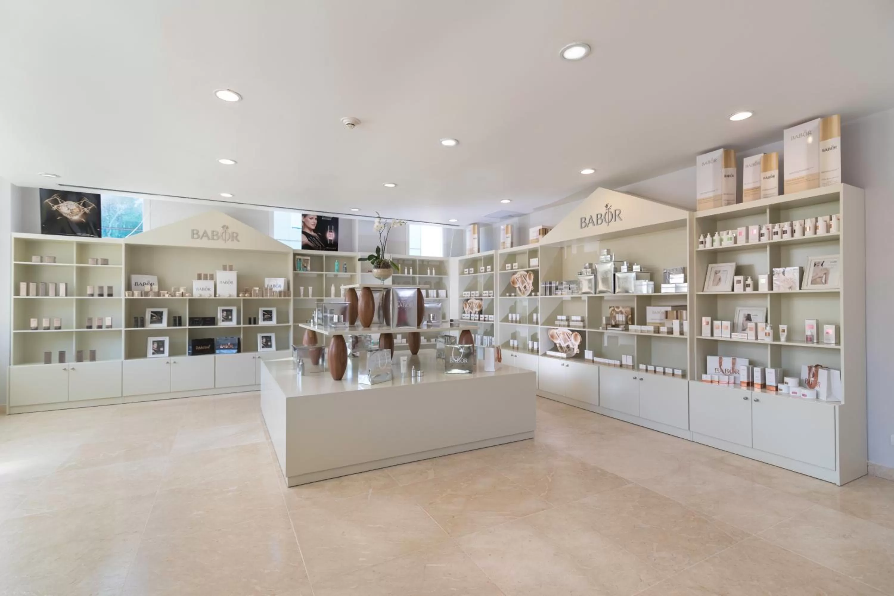 On-site shops in Iberostar Selection Bavaro Suites - All Inclusive