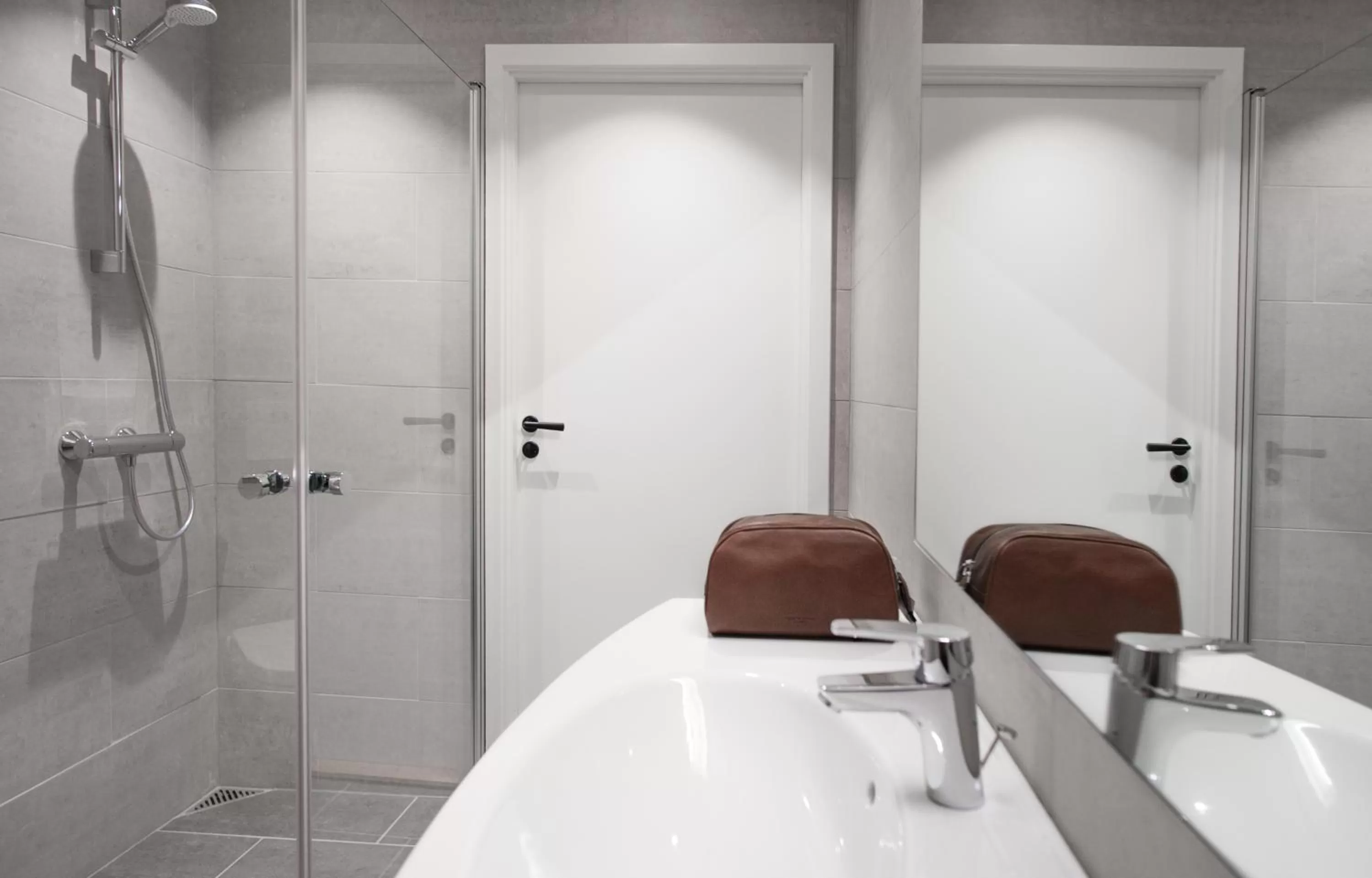 Shower in Hotel Town Living