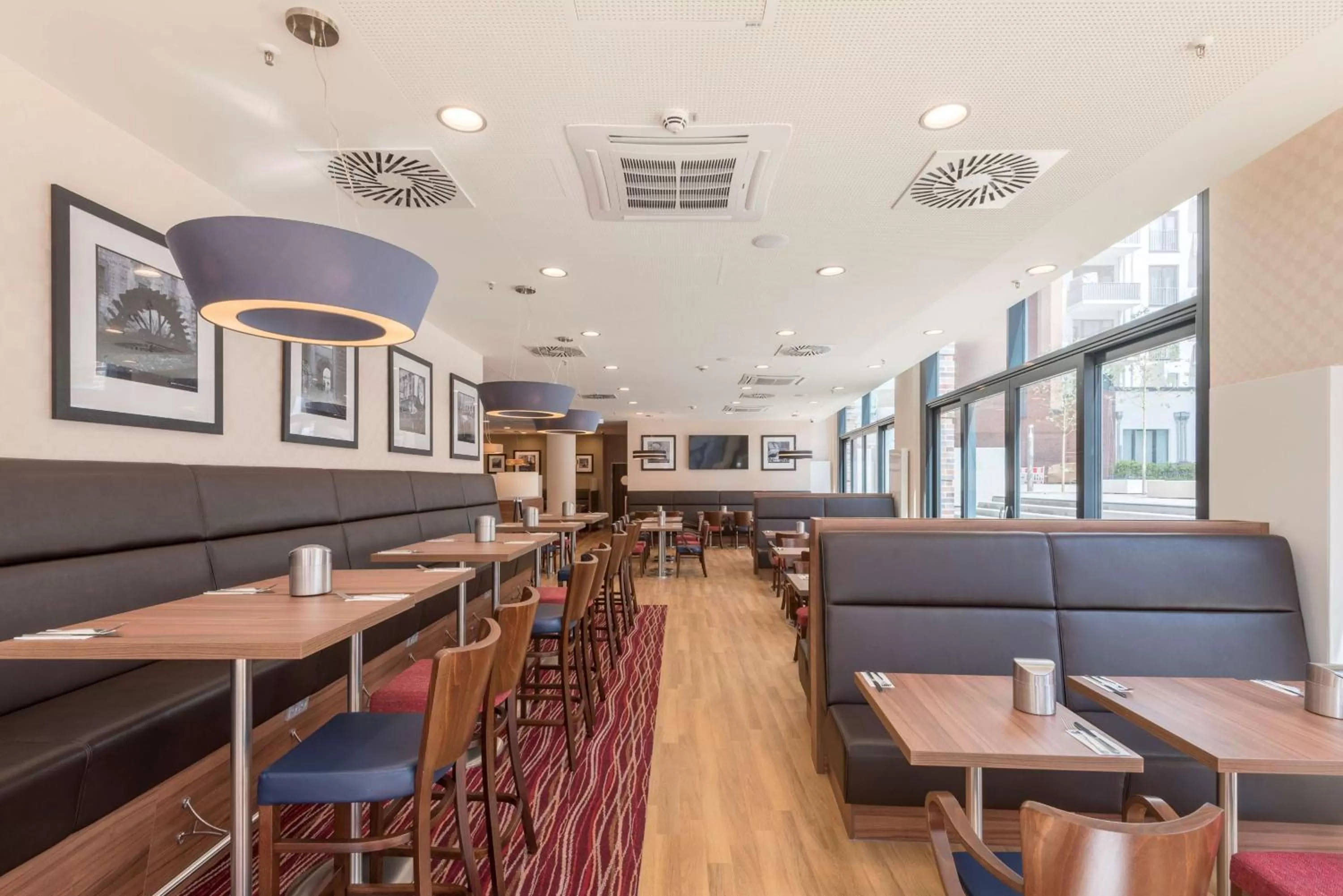 Restaurant/places to eat in Hampton By Hilton Hamburg City Centre