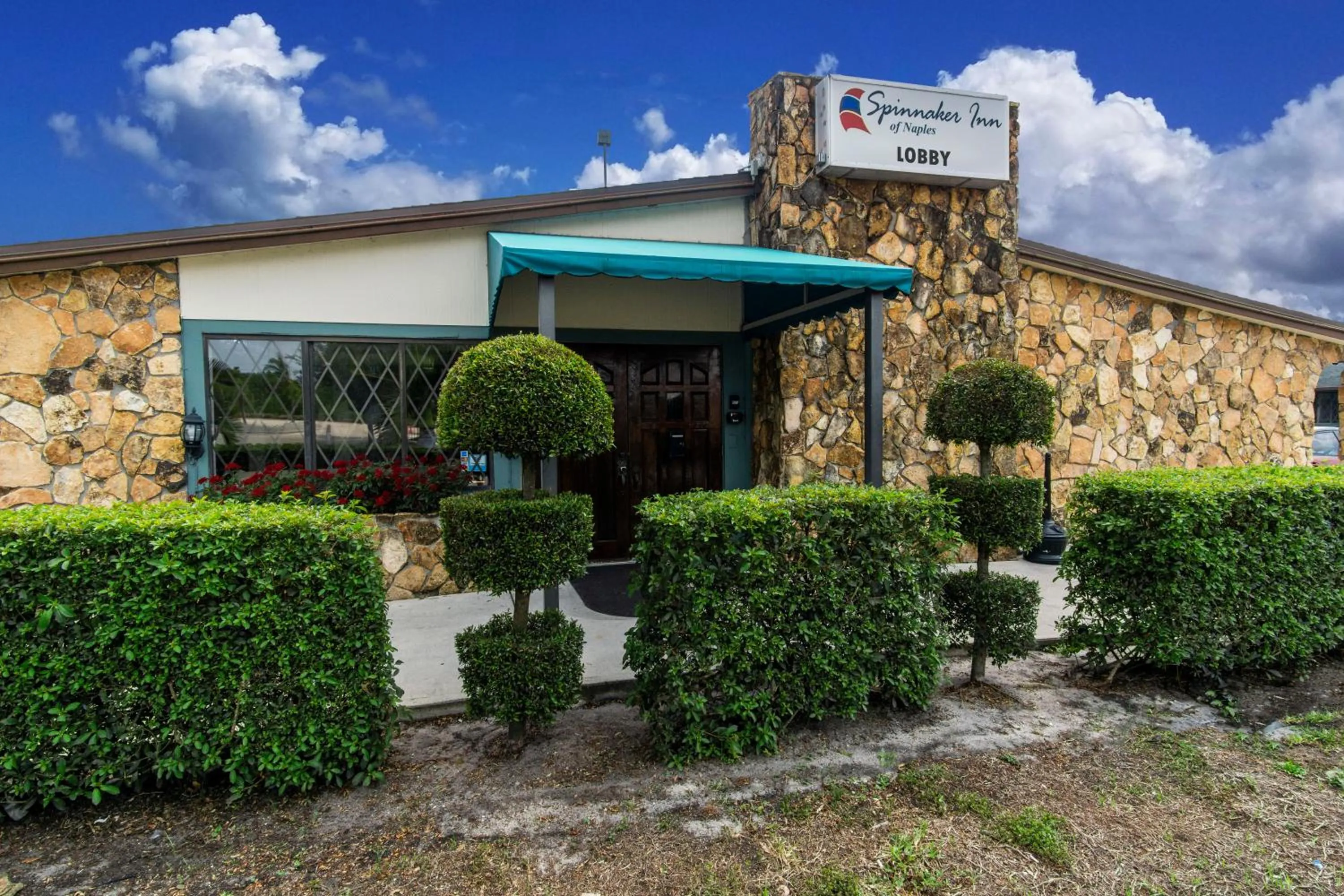 Property building in Spinnaker Inn of Naples