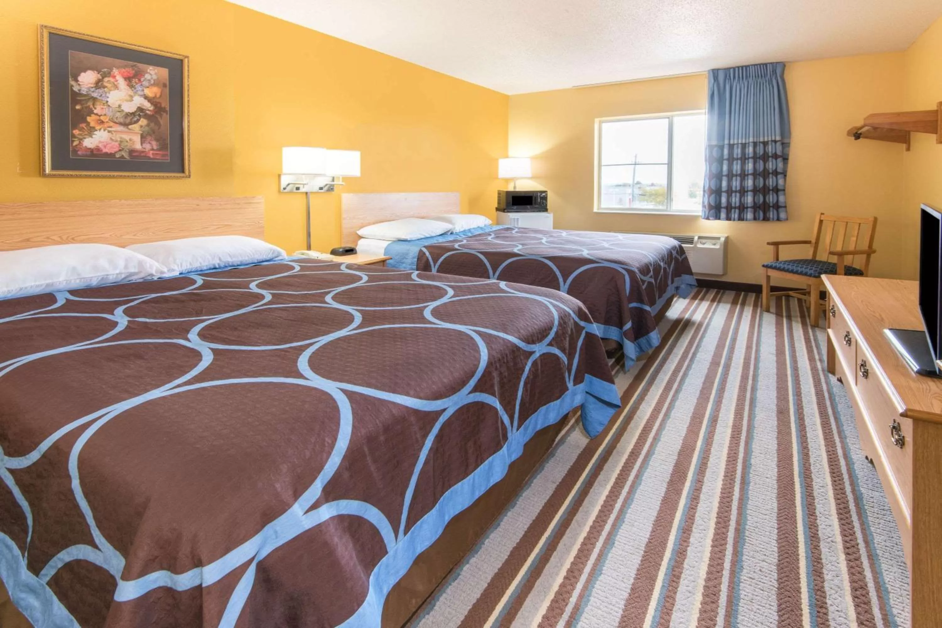 Photo of the whole room, Bed in Super 8 by Wyndham Medina