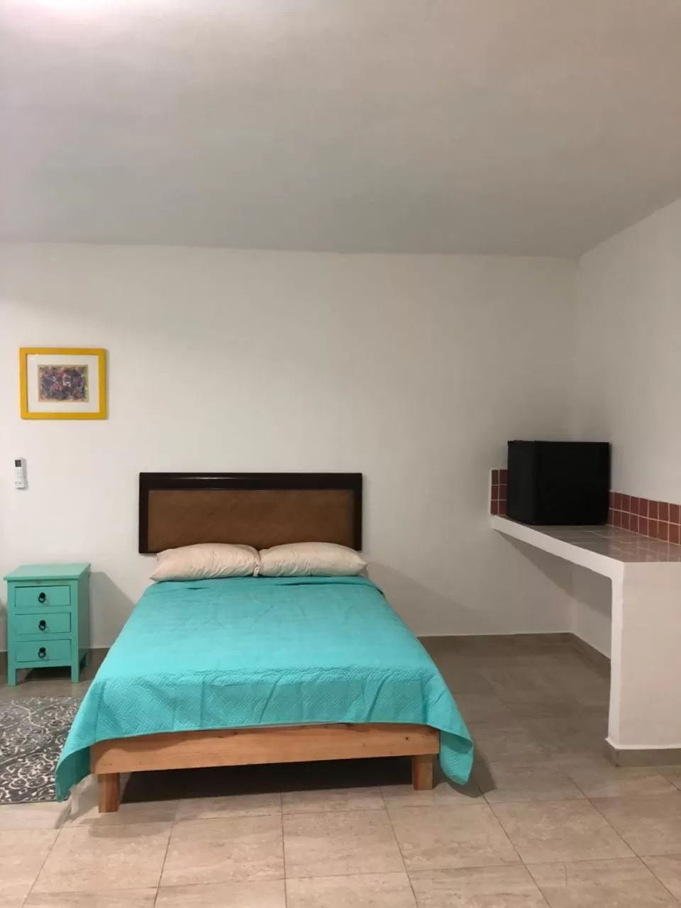 Bed in Airport Sleepy Inn