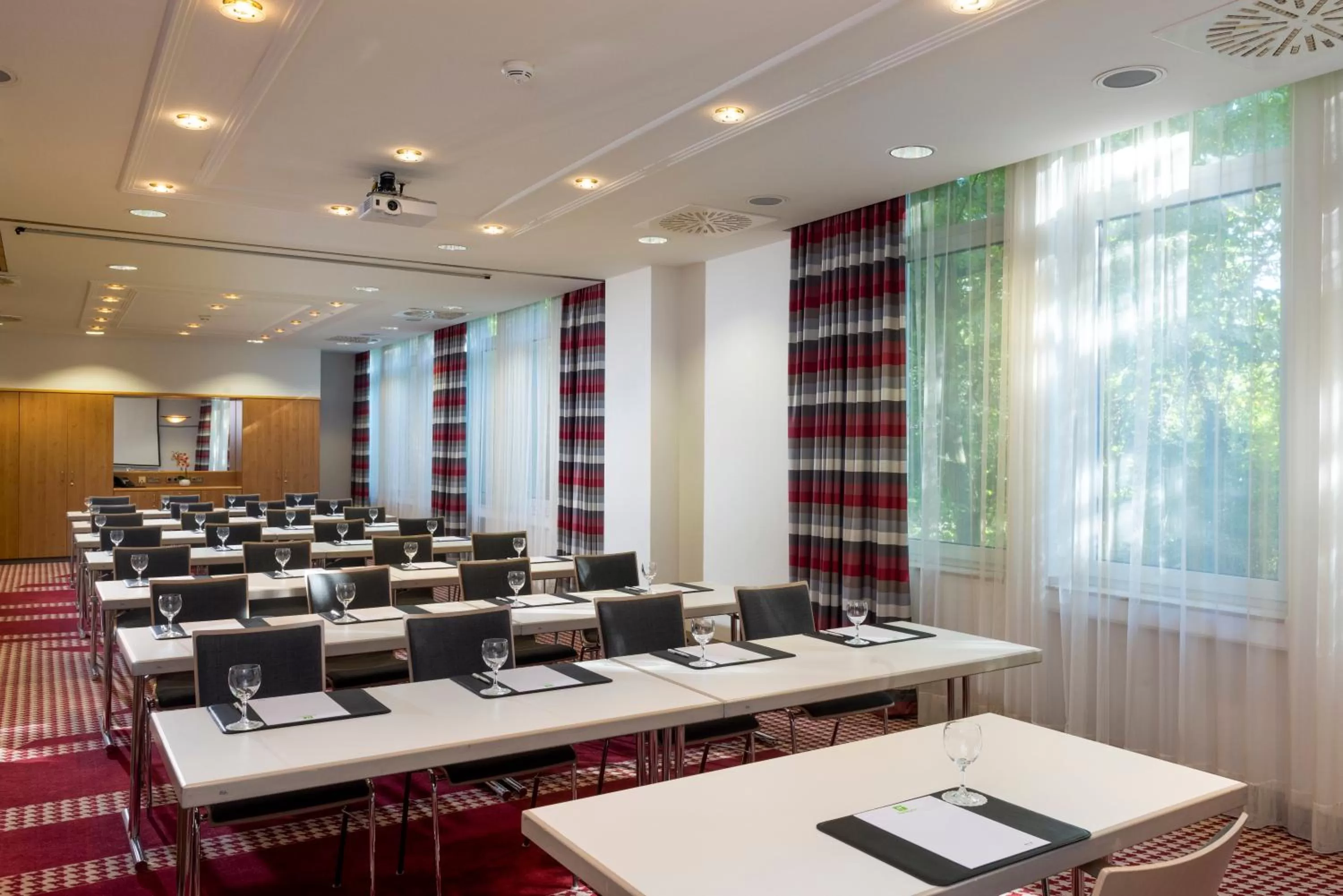 Meeting/conference room in Holiday Inn Frankfurt Airport - Neu-Isenburg by IHG