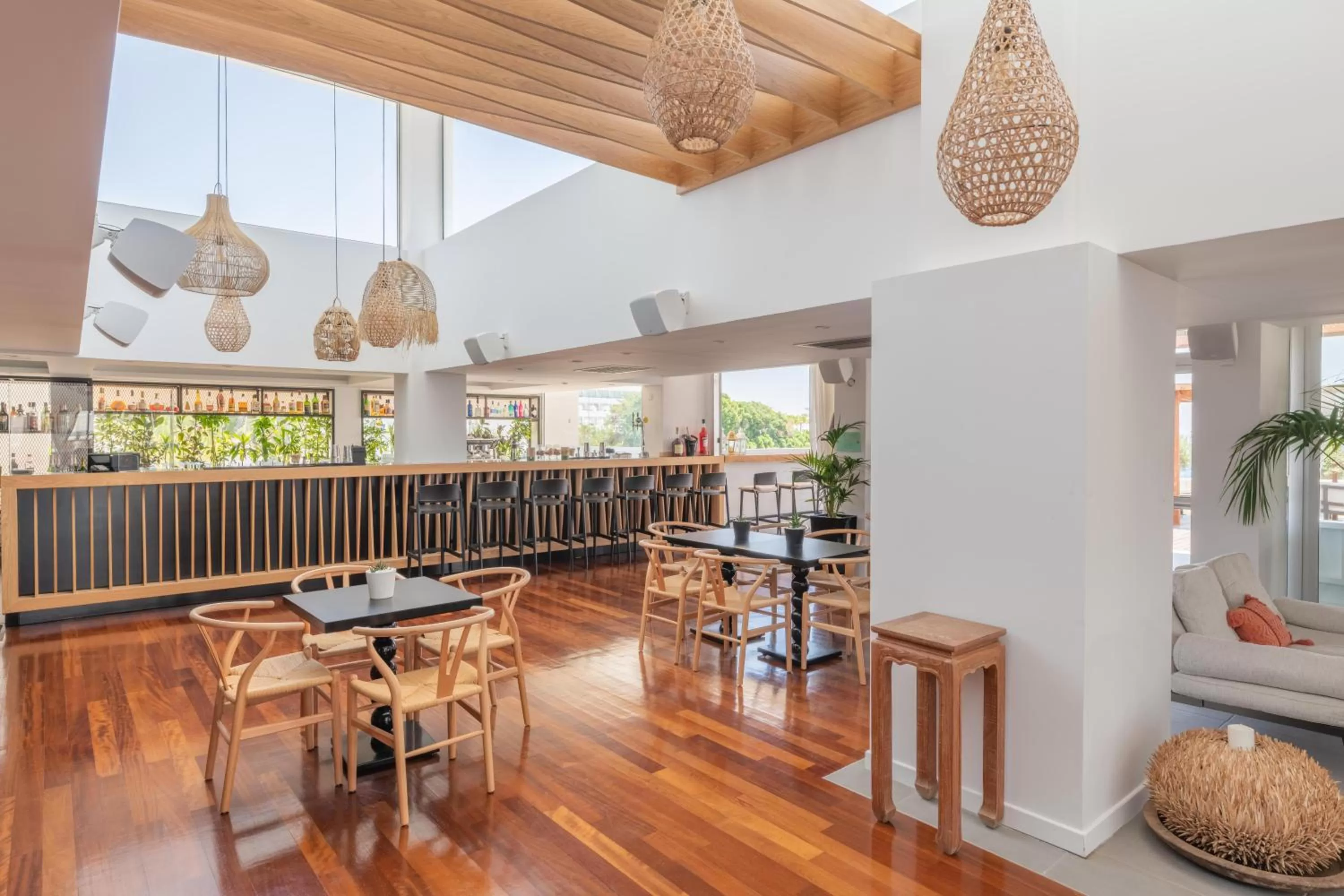 Restaurant/places to eat in Napa Mermaid Hotel & Suites