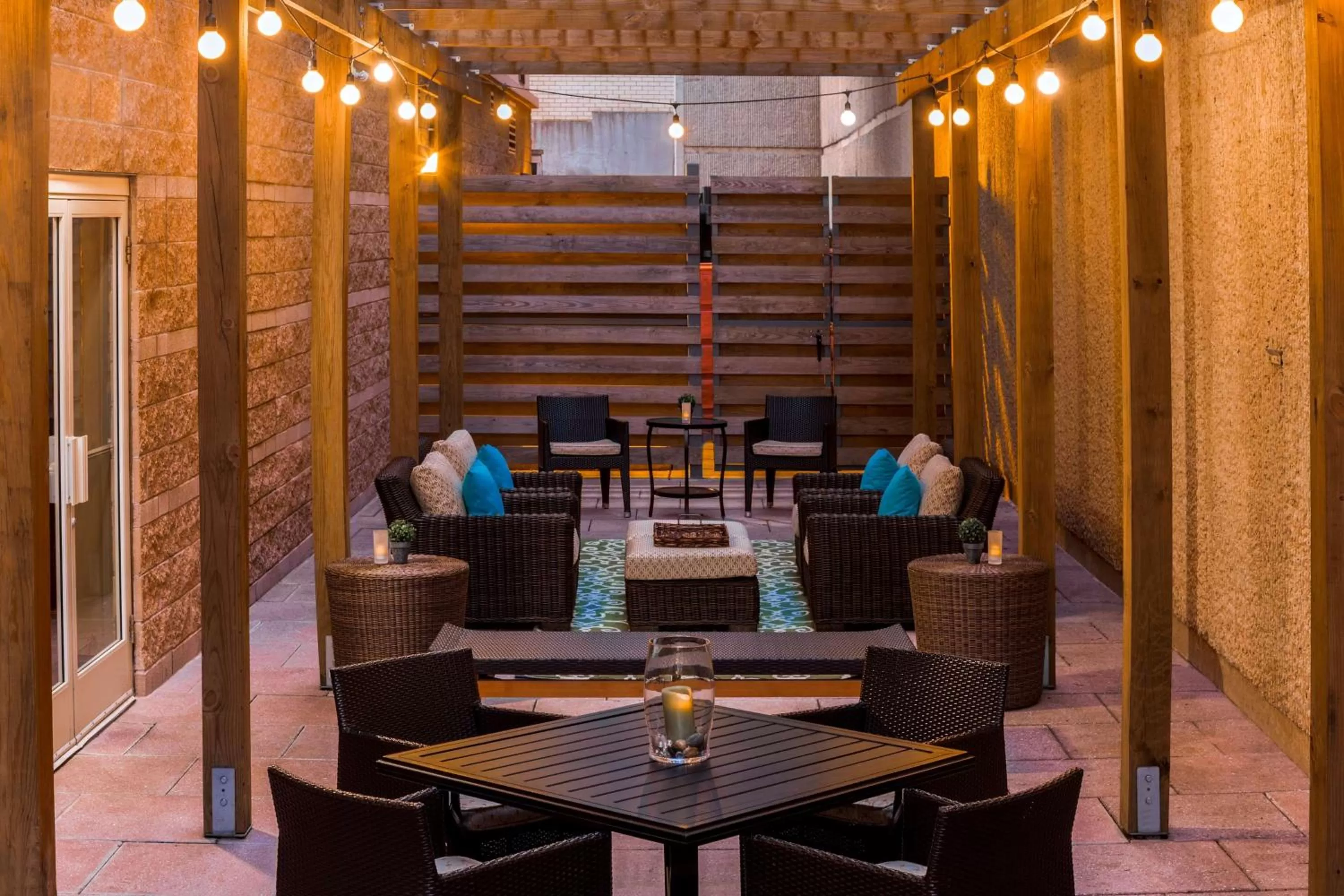 Patio in Hilton Garden Inn Arlington/Courthouse Plaza