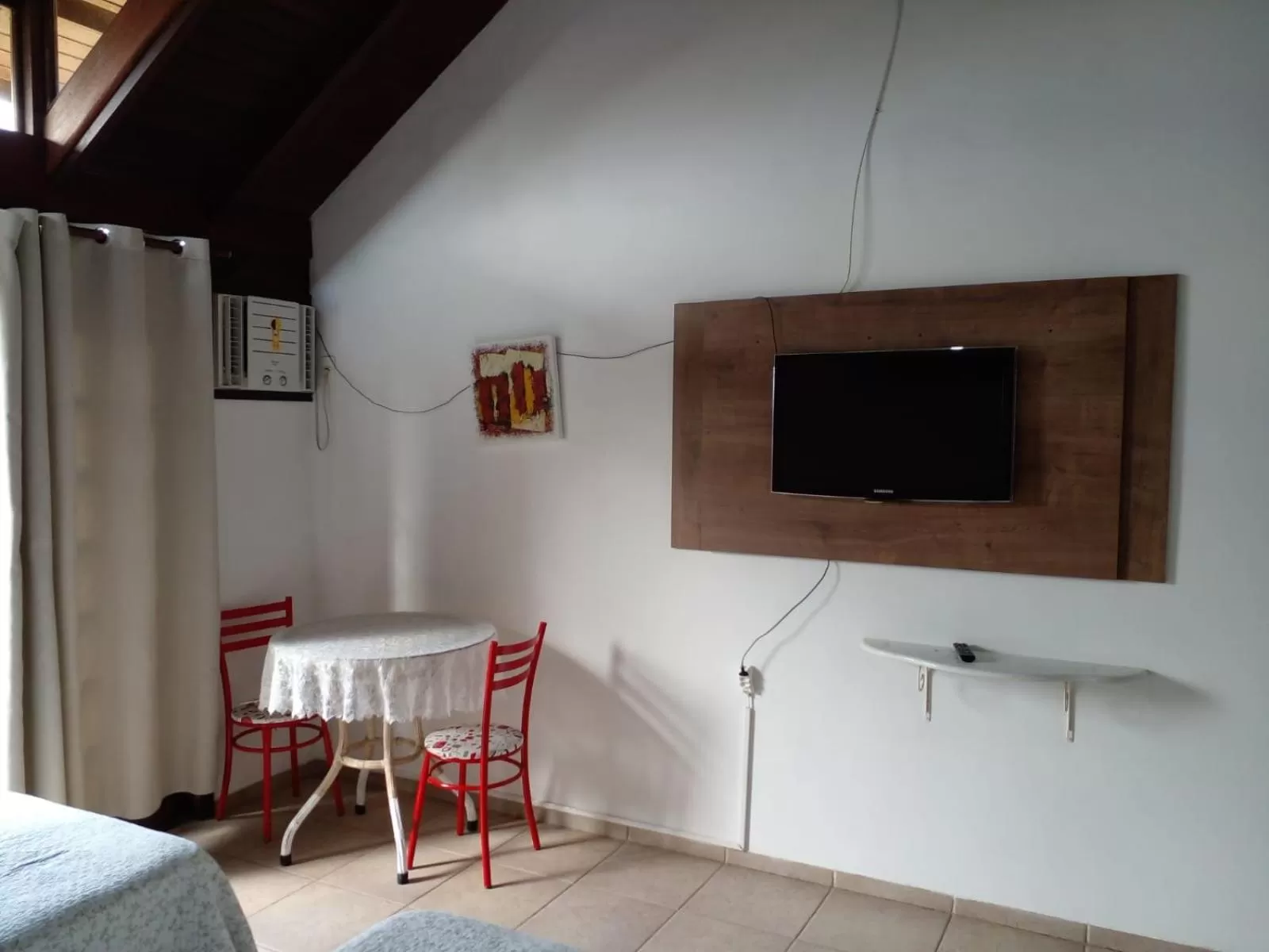 TV/Entertainment Center in Pousada Bangalôs Da Mole - Florianópolis