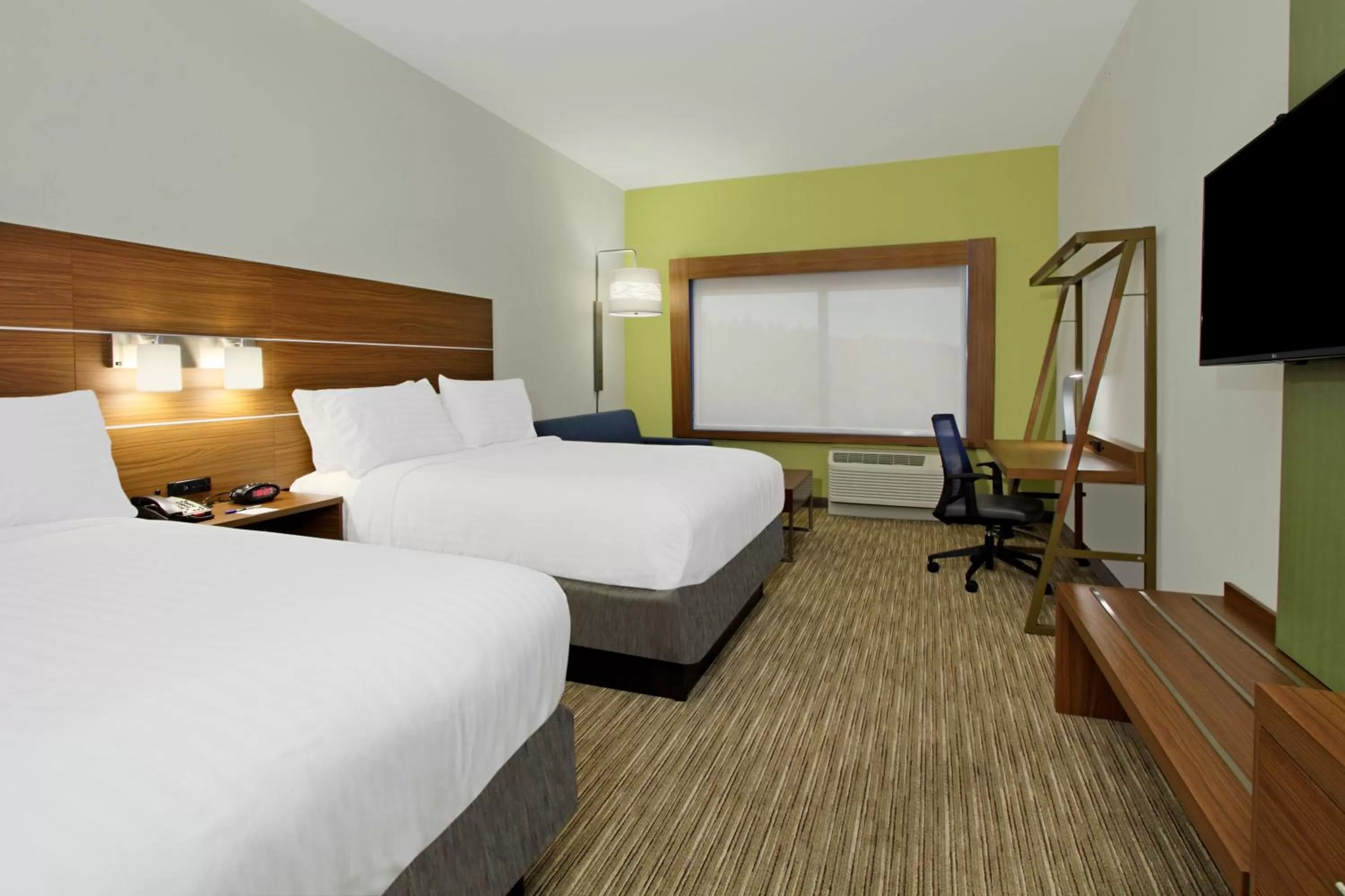 Photo of the whole room, Bed in Holiday Inn Express Jasper by IHG