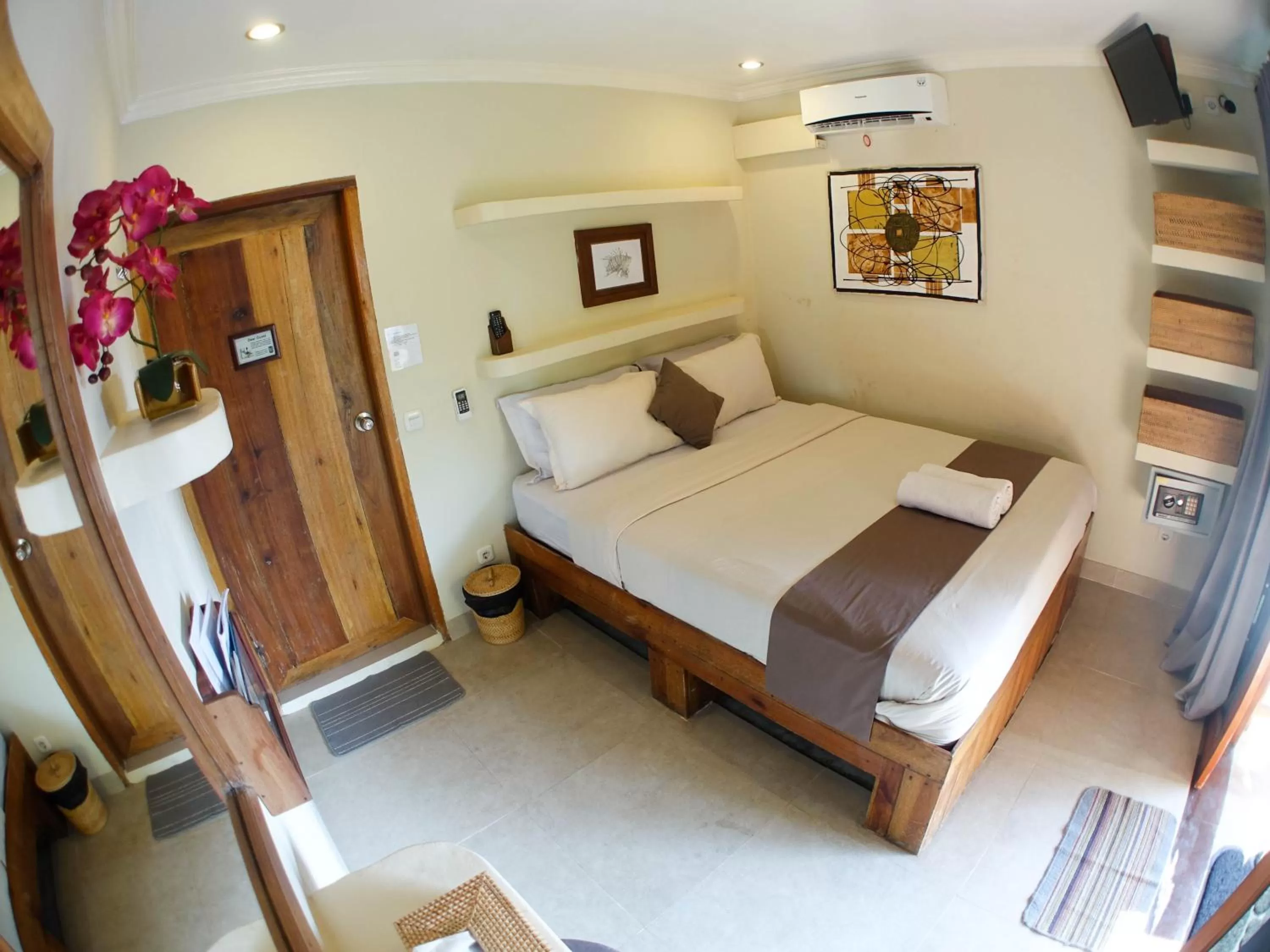 Photo of the whole room, Room Photo in Gili Divers Hotel