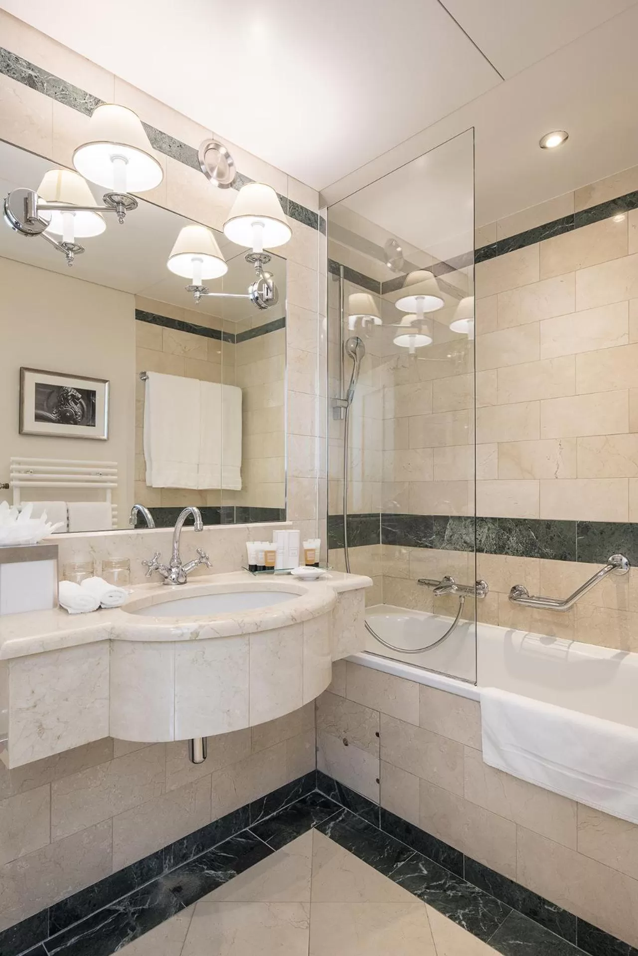 Bathroom in Warwick Geneva