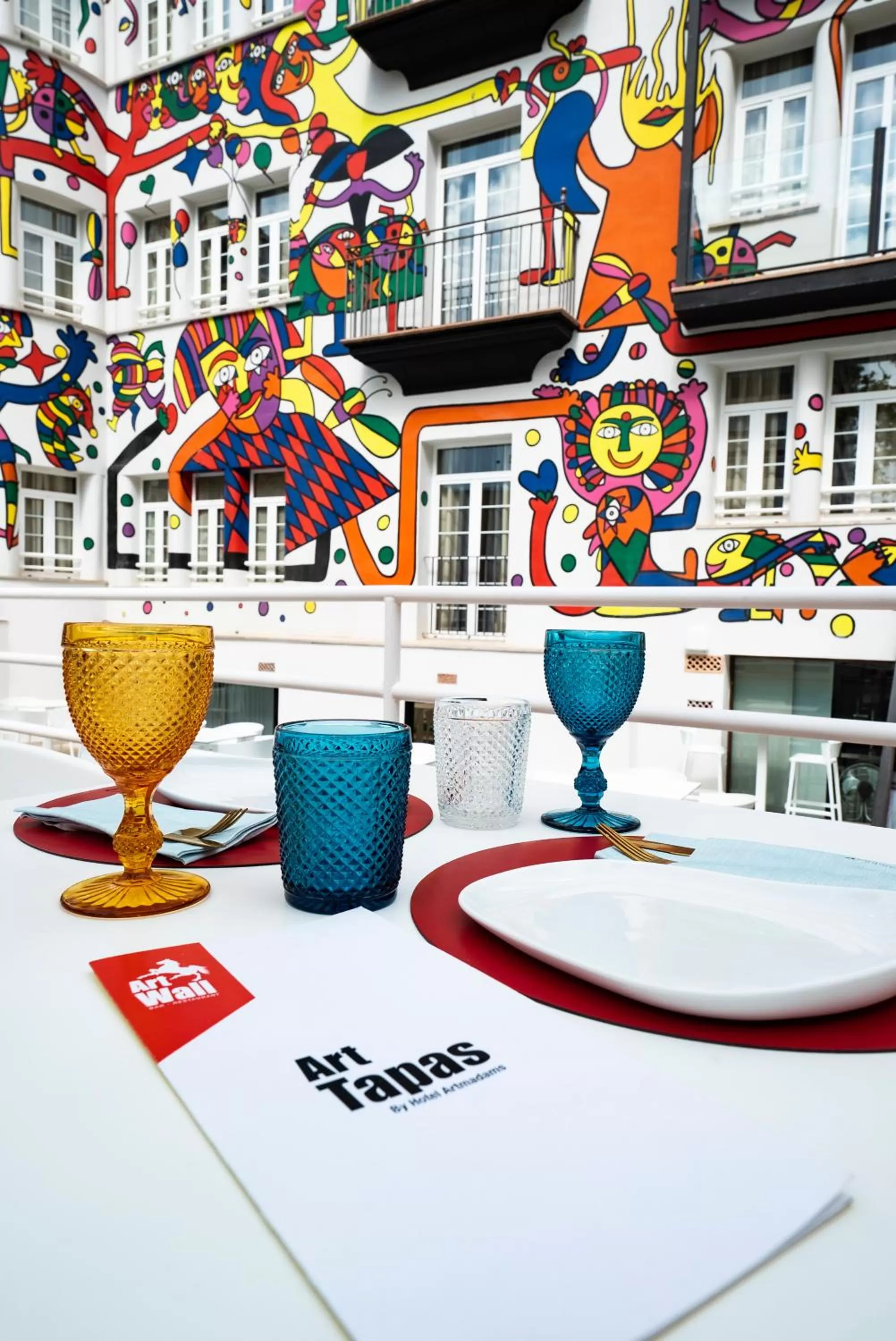 Restaurant/places to eat in Hotel Artmadams