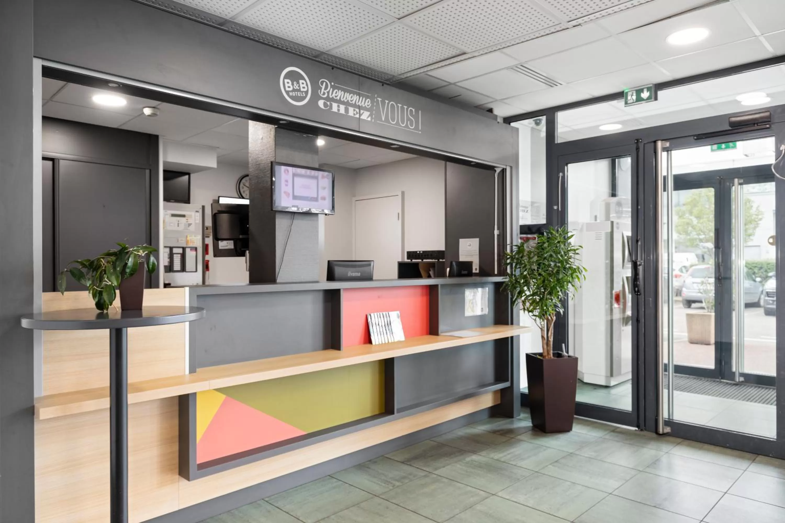 Lobby or reception in B&B HOTEL Lyon Vénissieux