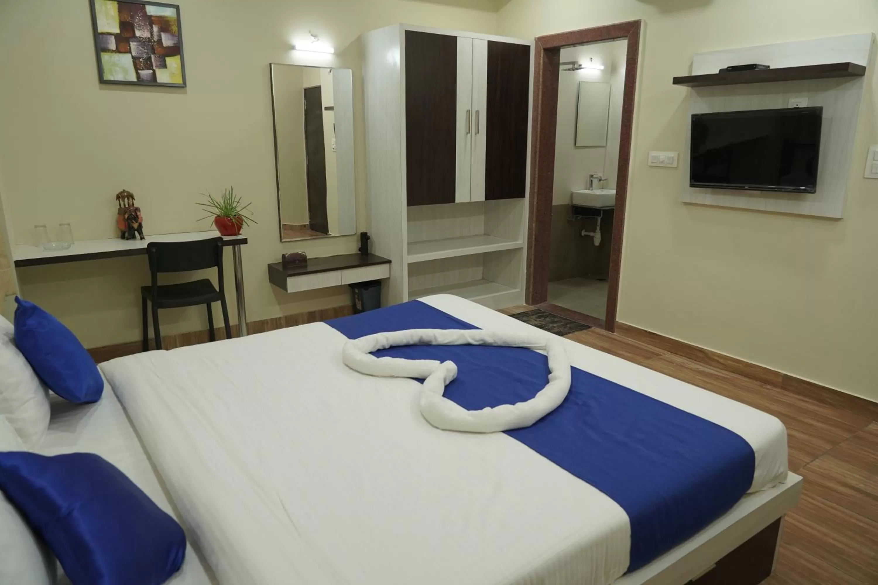 Bed in Hotel Silver Cloud