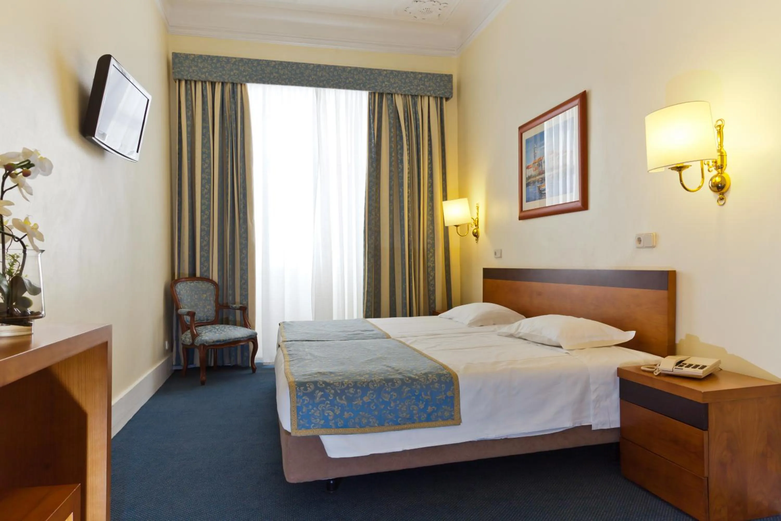 Photo of the whole room, Bed in Hotel Florescente