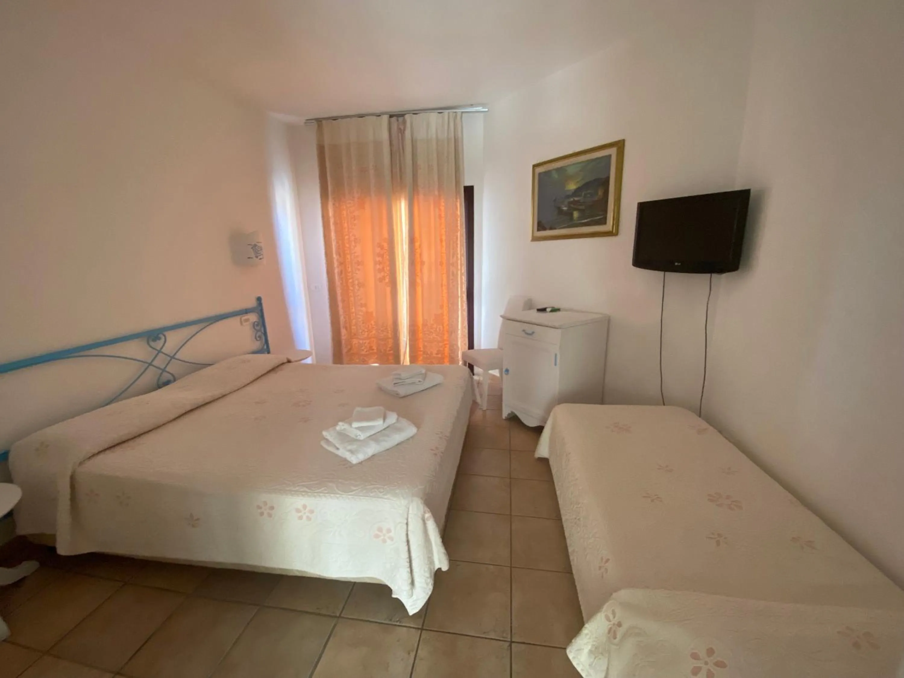 Bedroom, Bed in Palau City Hotel