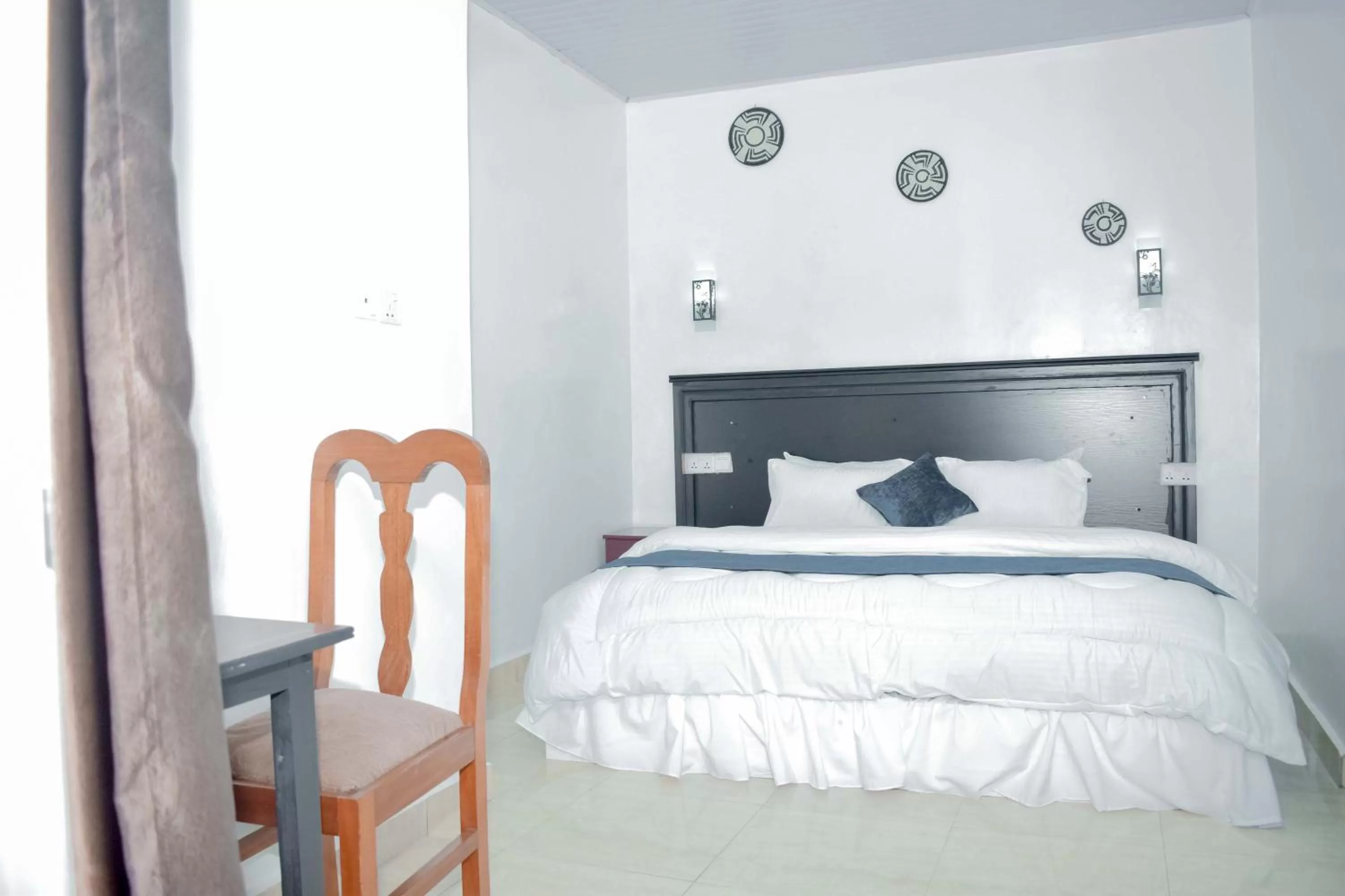 Bed in INZOZI AFRICA HOUSE B&B-Gishushu