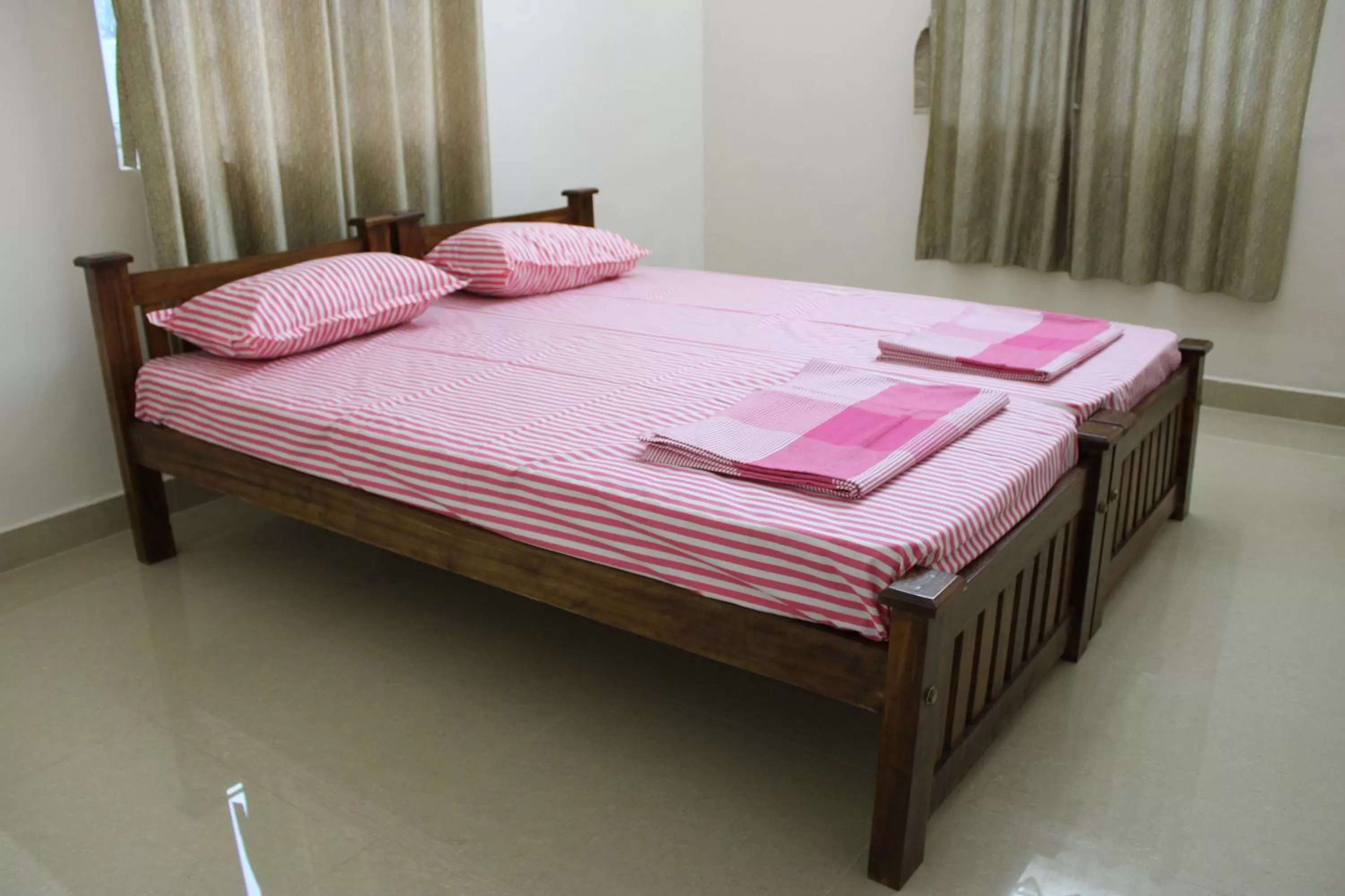 Photo of the whole room, Bed in Shantham Service Apartments, Kinathukadavu, Coimbatore
