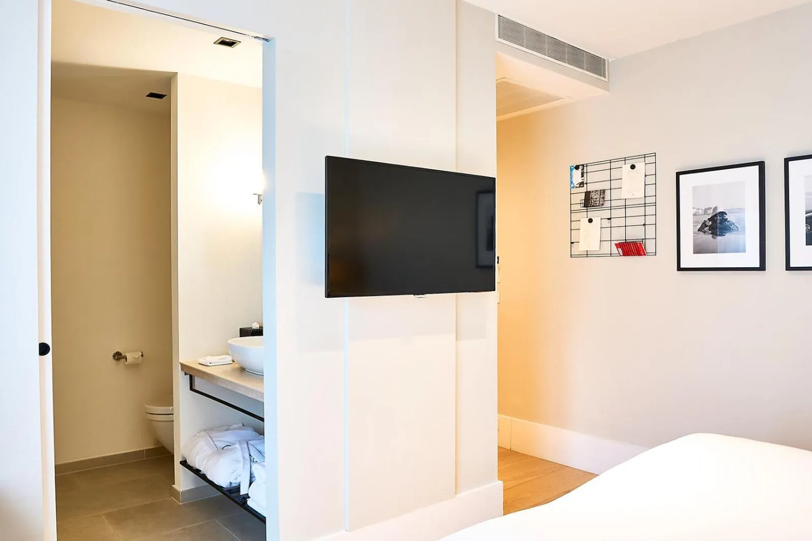 Photo of the whole room, Bed in Hotel FRANQ