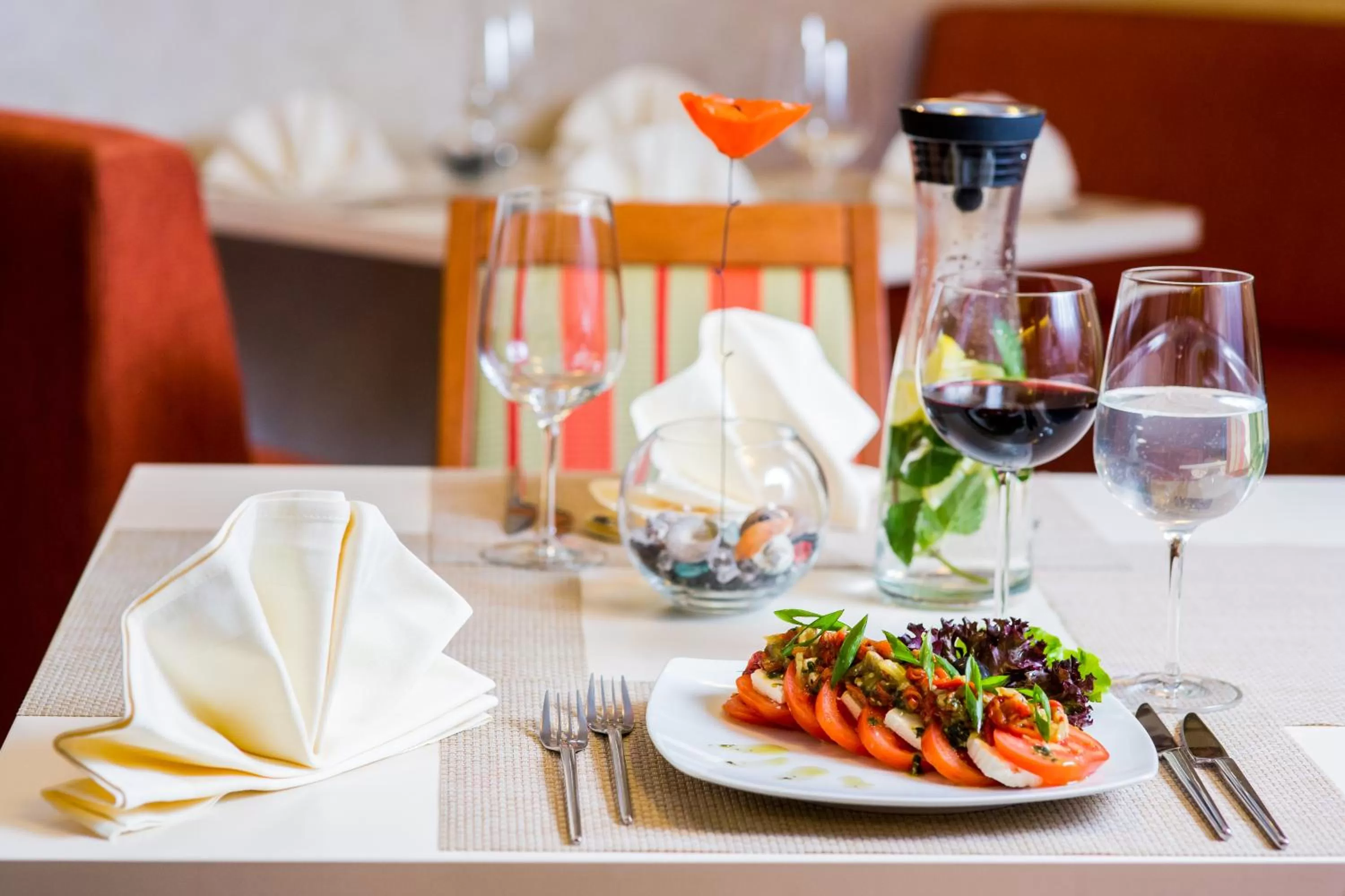 Restaurant/places to eat in Budapest Hotel - Free Parking