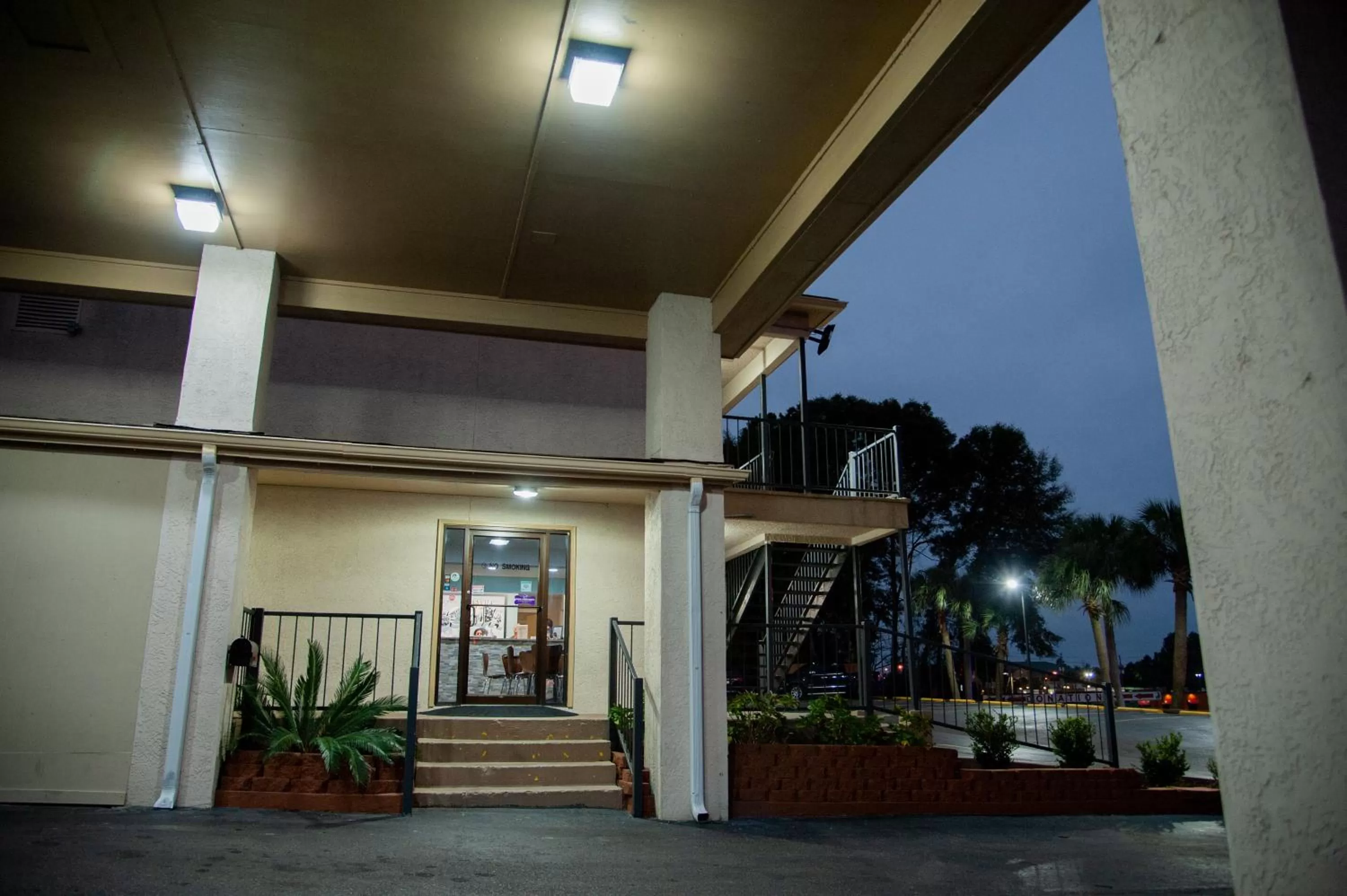 Facade/entrance in Super 8 by Wyndham Crestview