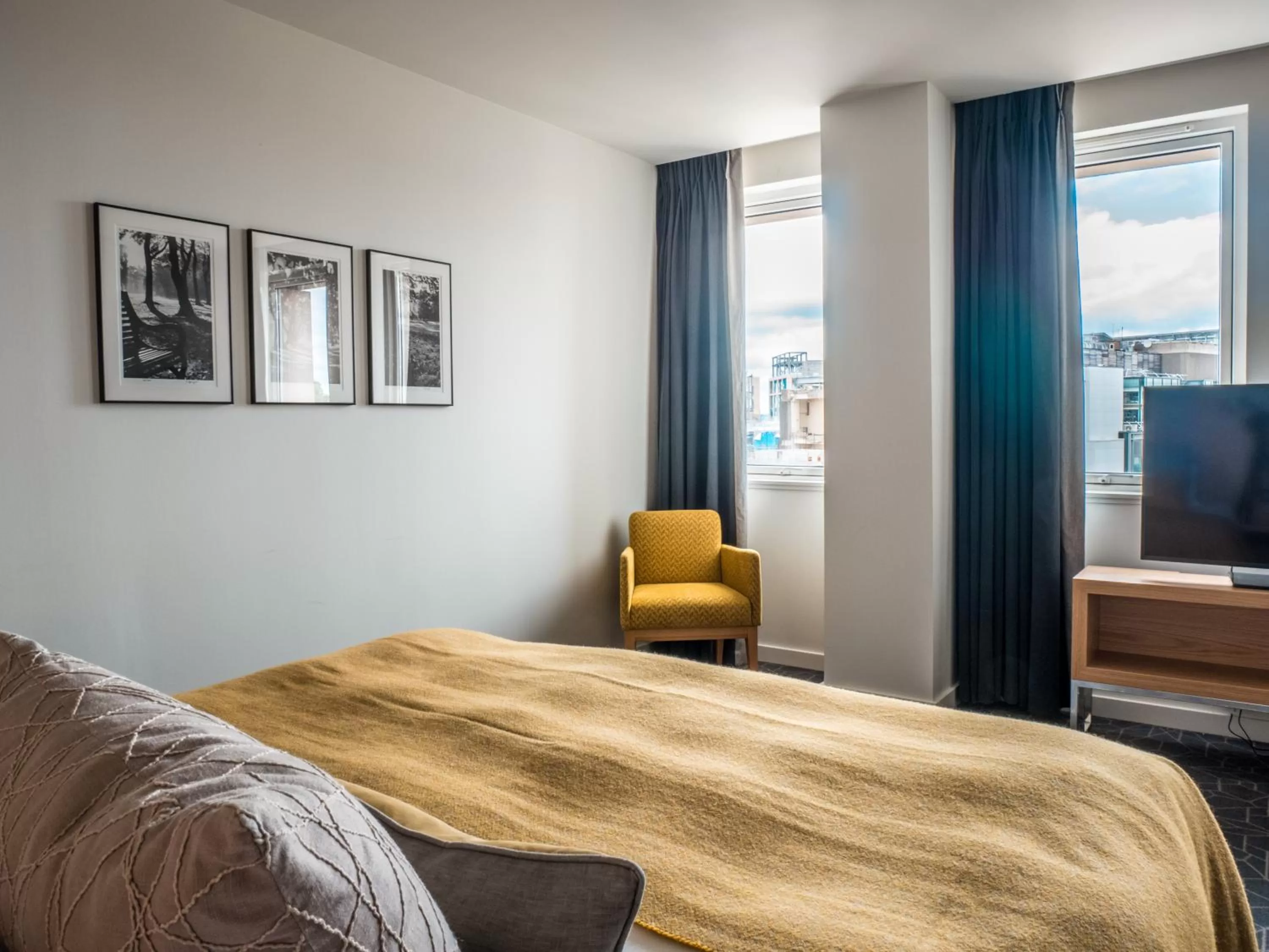 Bed in Apex Waterloo Place Hotel