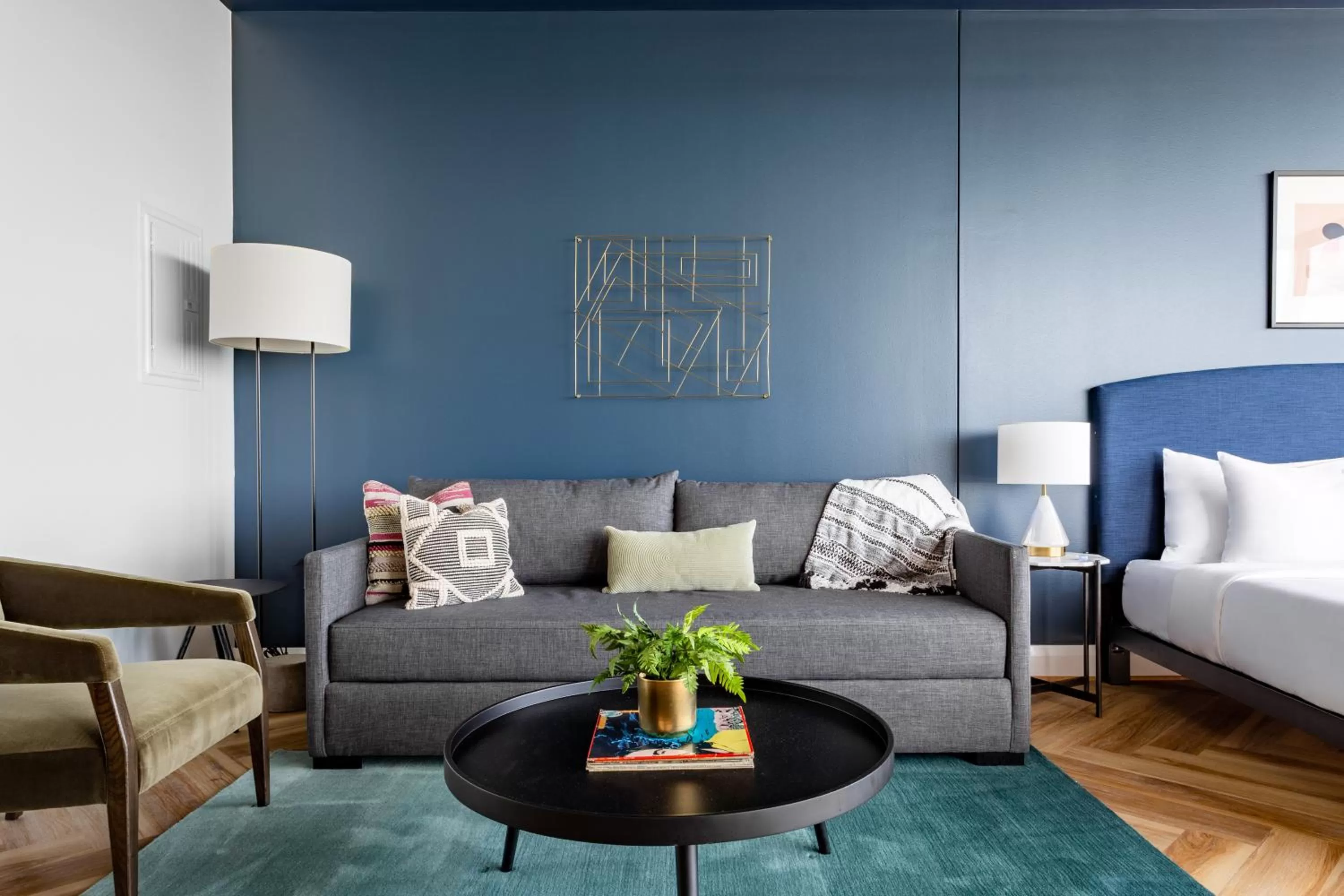 Seating area, Bed in Mint House Dallas - Downtown