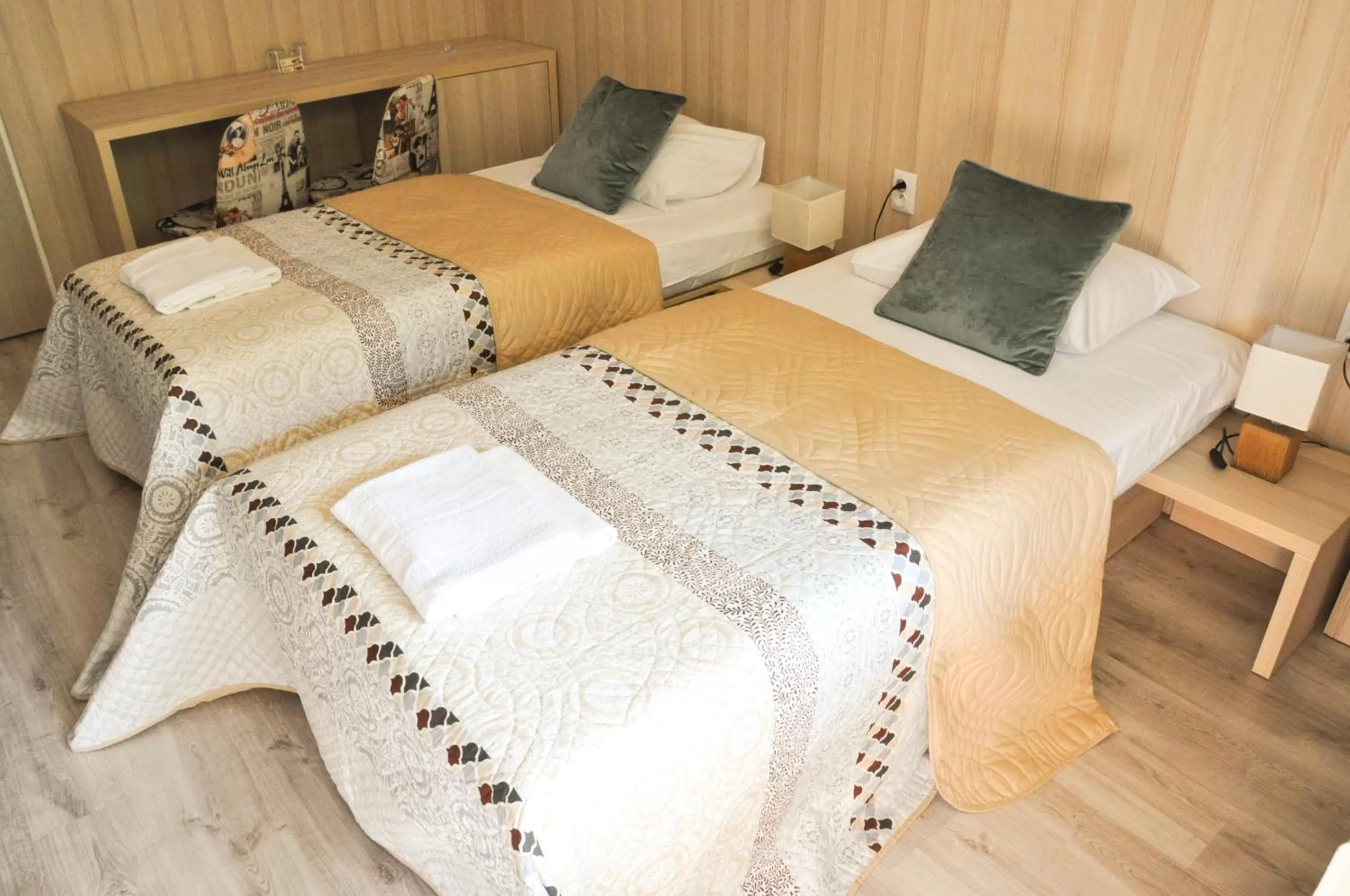 Photo of the whole room, Bed in Hotel Garni