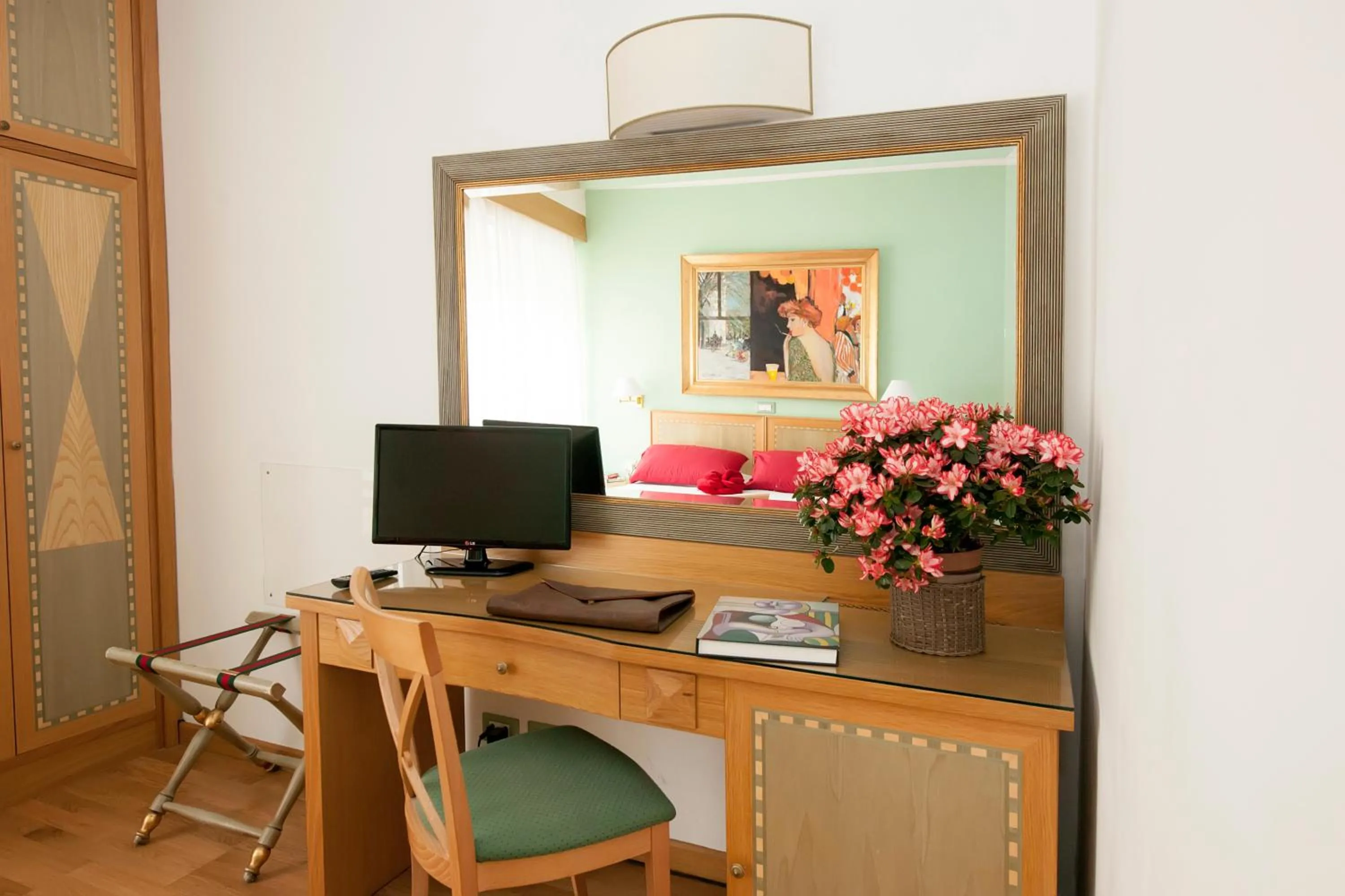 TV and multimedia in Hotel Touring