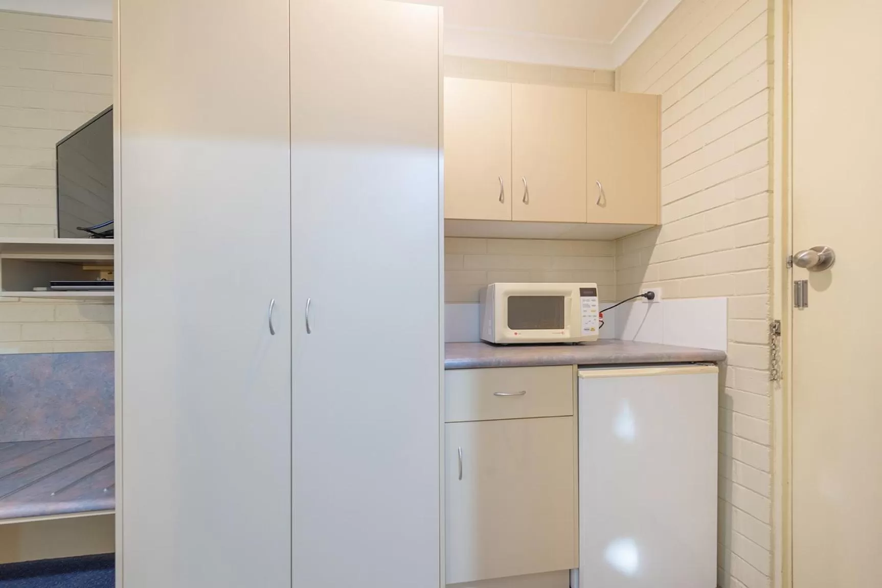 Kitchen or kitchenette in Fitzroy Motor Inn
