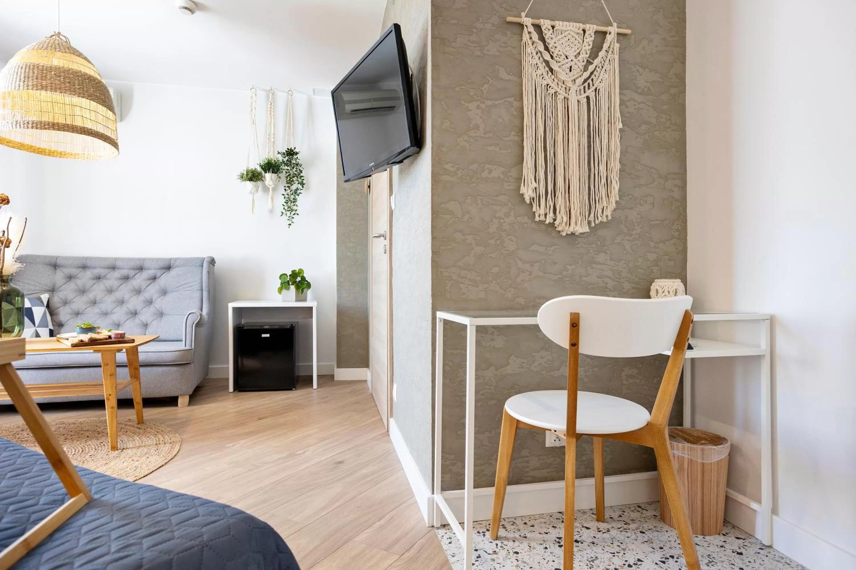 Photo of the whole room, Seating Area in Szuflada