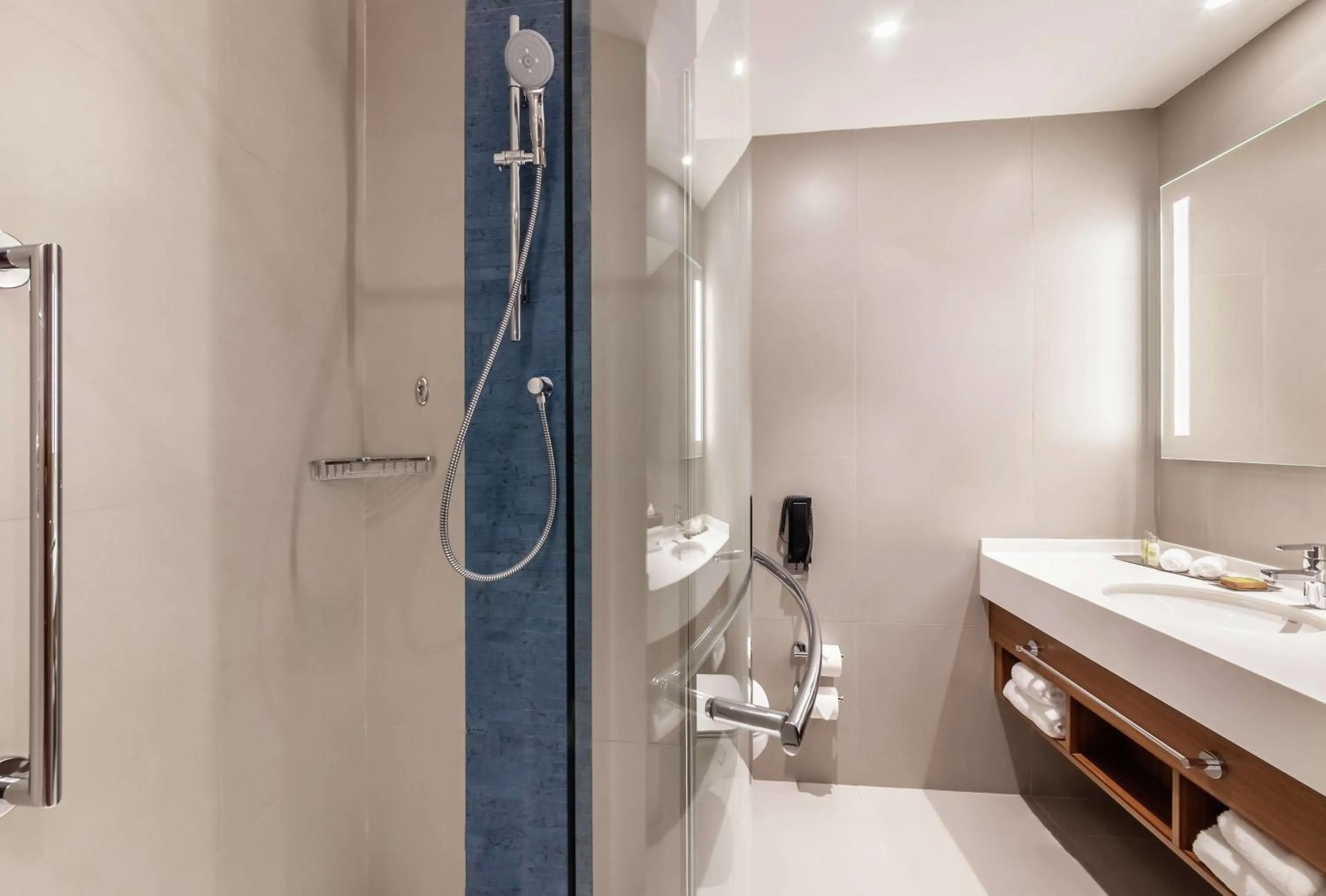 Shower in DoubleTree by Hilton Dubai Al Jadaf