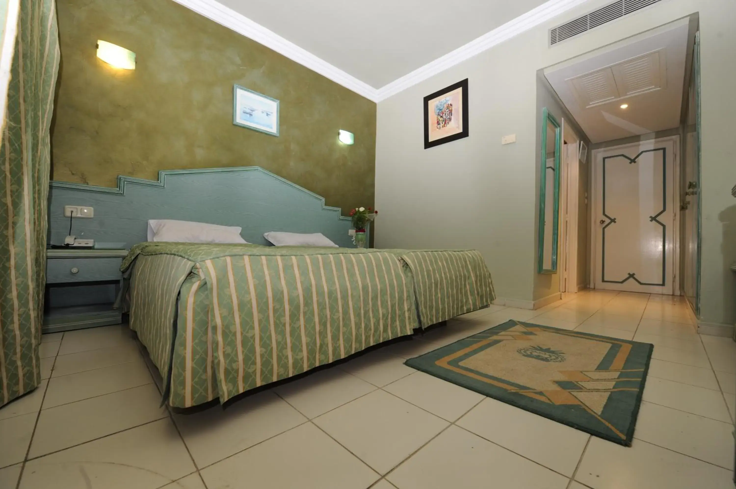 Double Room in Hotel Royal Beach Double Room in Hotel Royal Beach