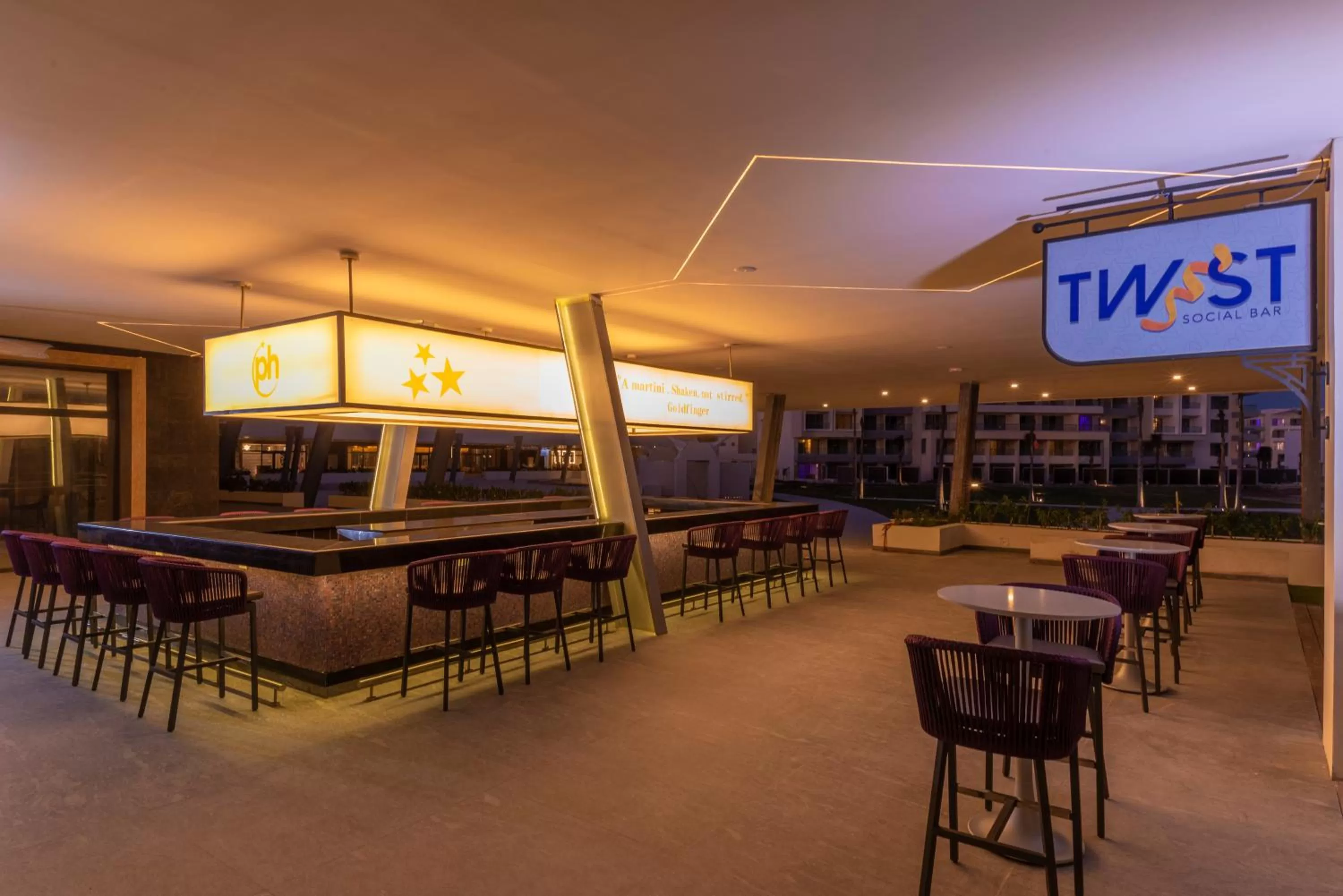 Lounge or bar in Planet Hollywood Cancun by Royalton, An Autograph Collection All-Inclusive Resort