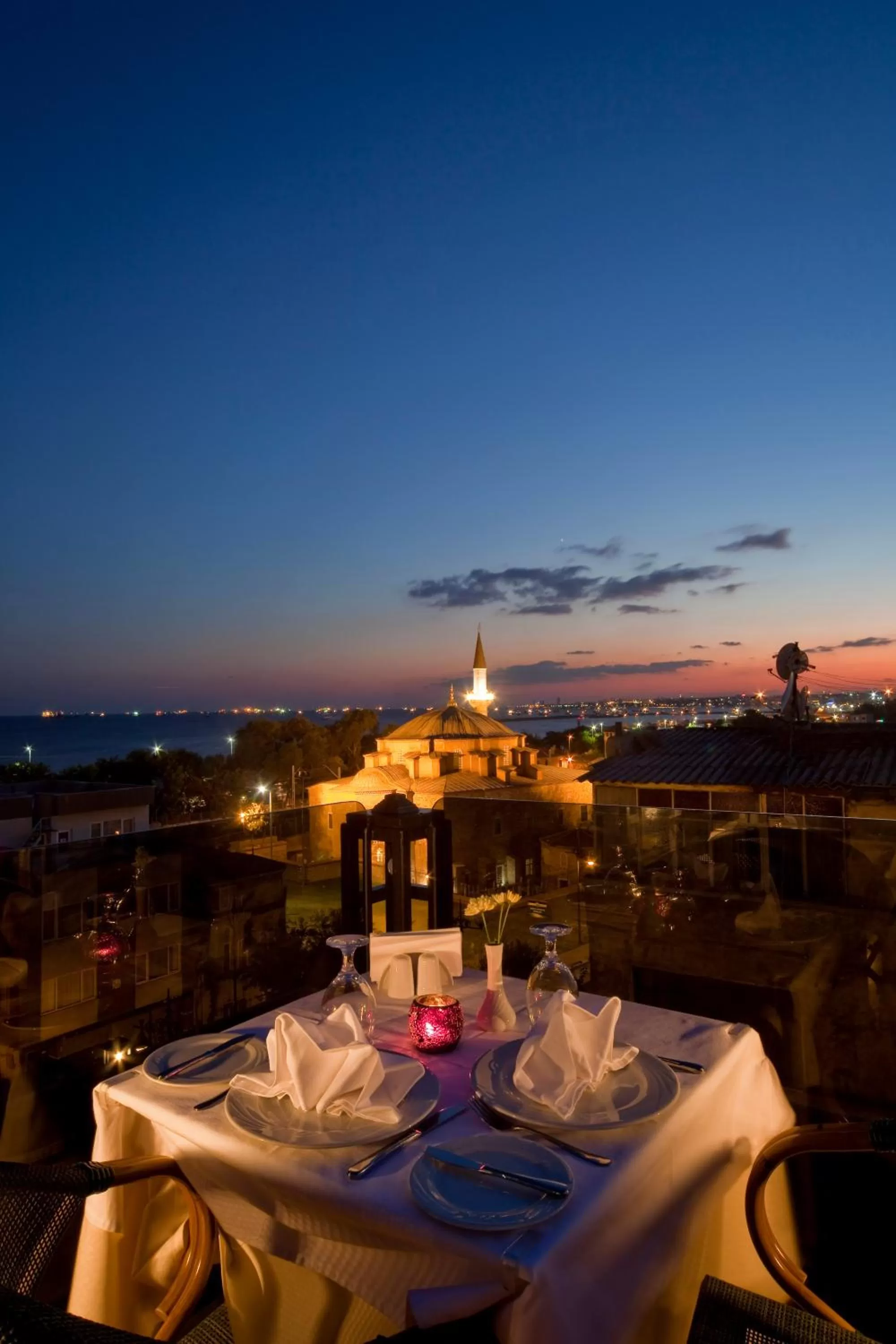 Restaurant/places to eat in GLK PREMIER The Home Suites & Spa