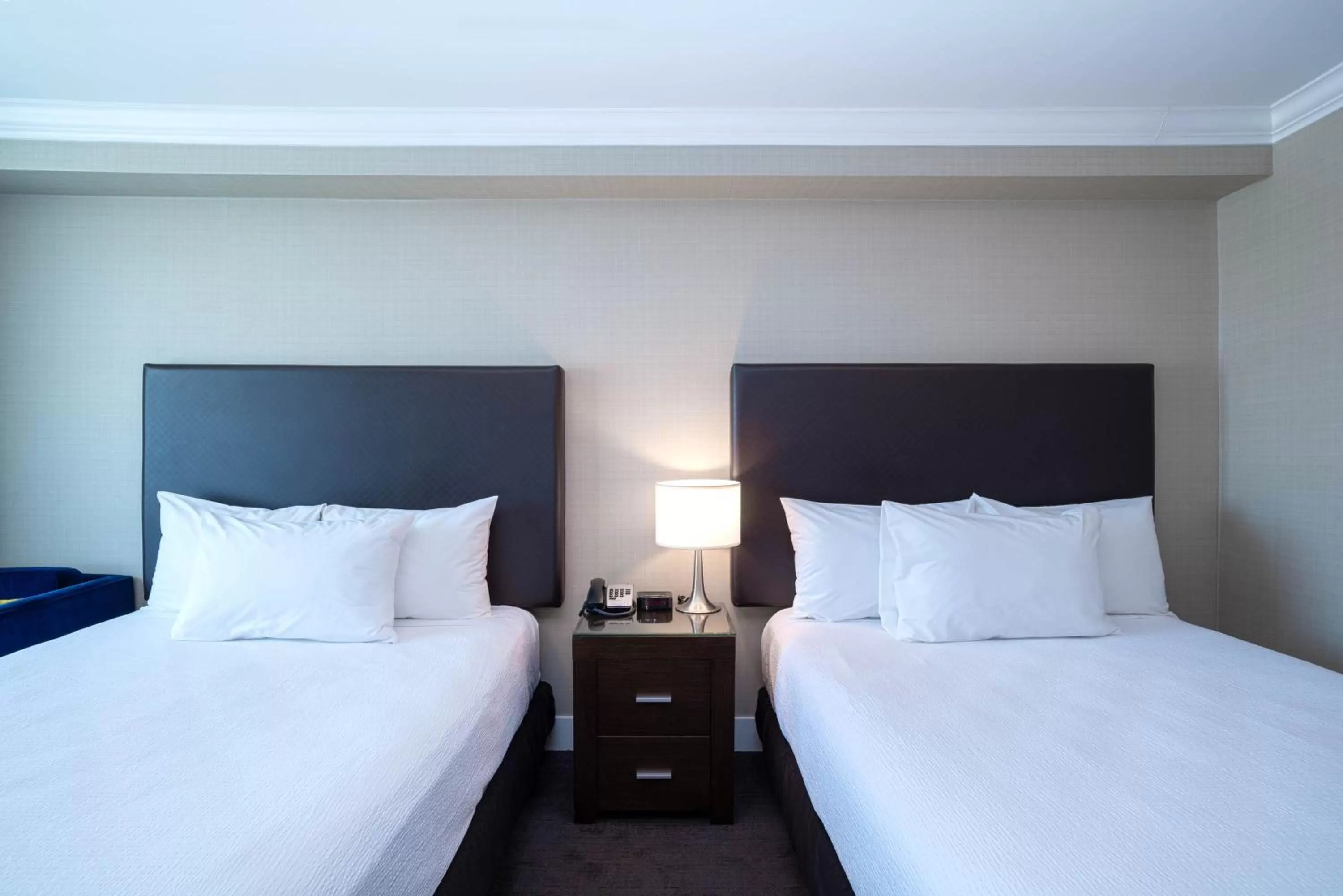 Photo of the whole room, Bed in Sandman Hotel Oakville